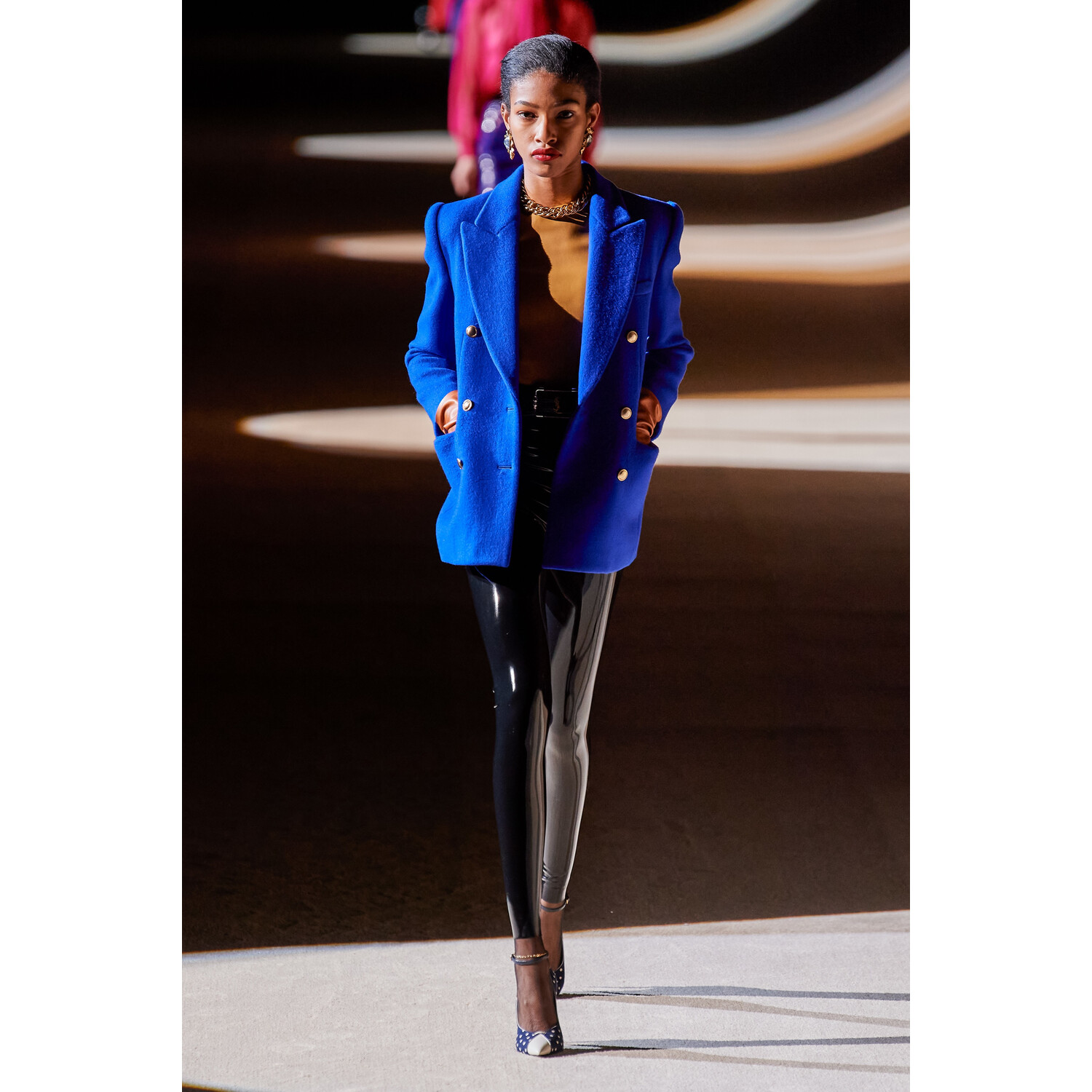 Фото Saint Laurent Fall 2020 Ready-to-Wear / Saint Laurent осень-зима 2020 / Неделя моды: Париж