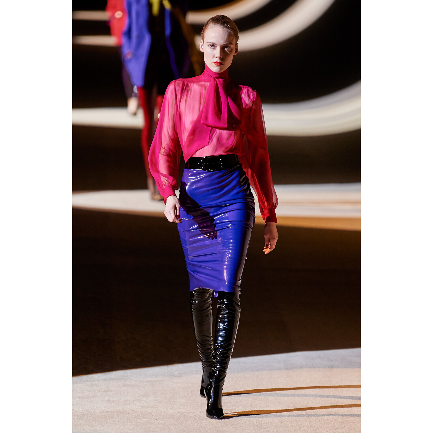 Фото Saint Laurent Fall 2020 Ready-to-Wear / Saint Laurent осень-зима 2020 / Неделя моды: Париж