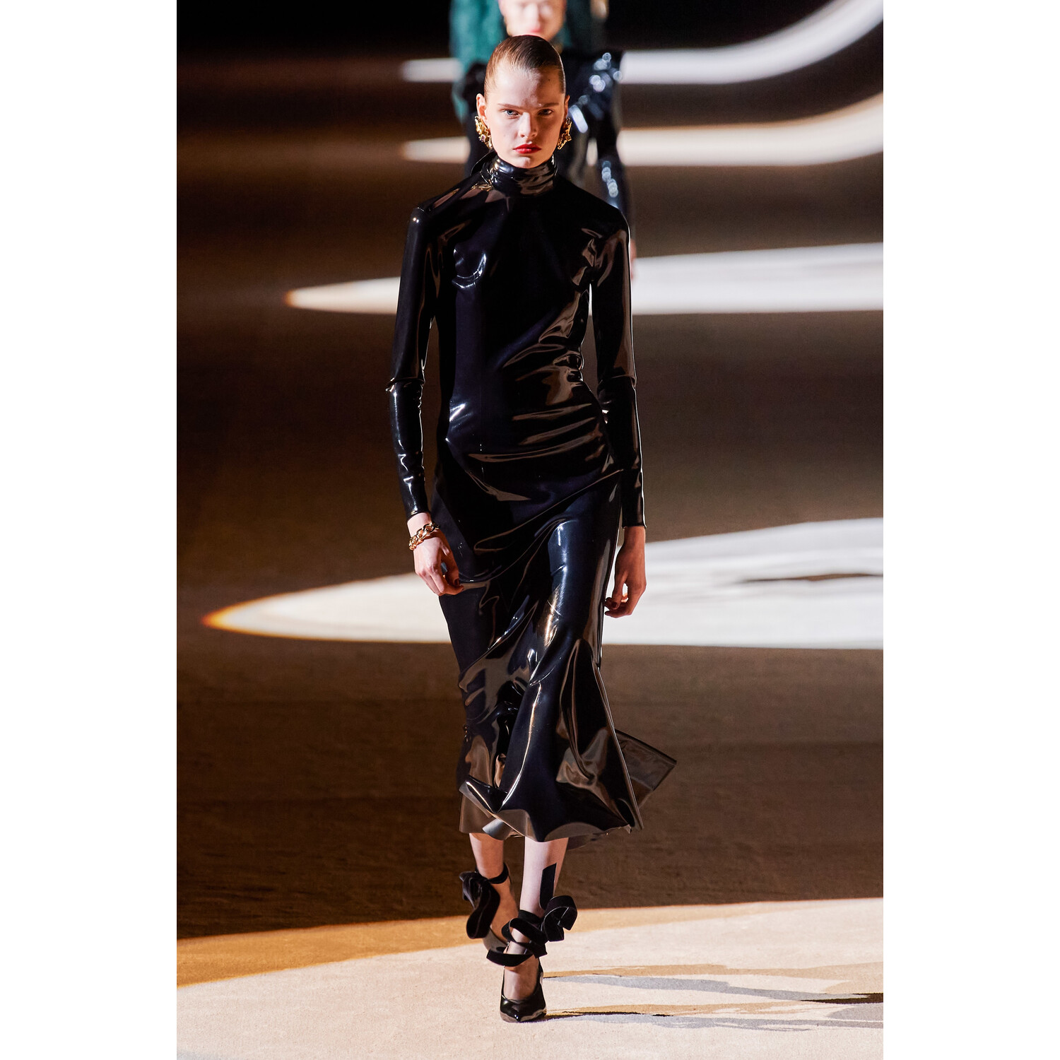Фото Saint Laurent Fall 2020 Ready-to-Wear / Saint Laurent осень-зима 2020 / Неделя моды: Париж