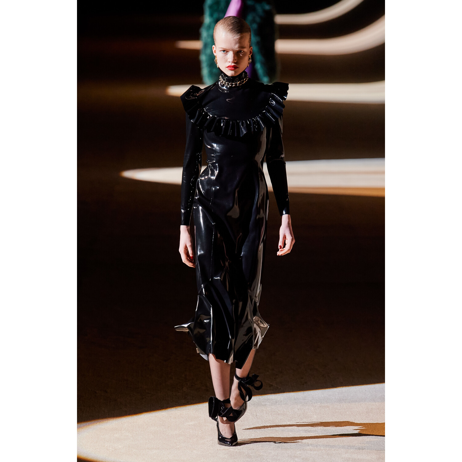 Фото Saint Laurent Fall 2020 Ready-to-Wear / Saint Laurent осень-зима 2020 / Неделя моды: Париж
