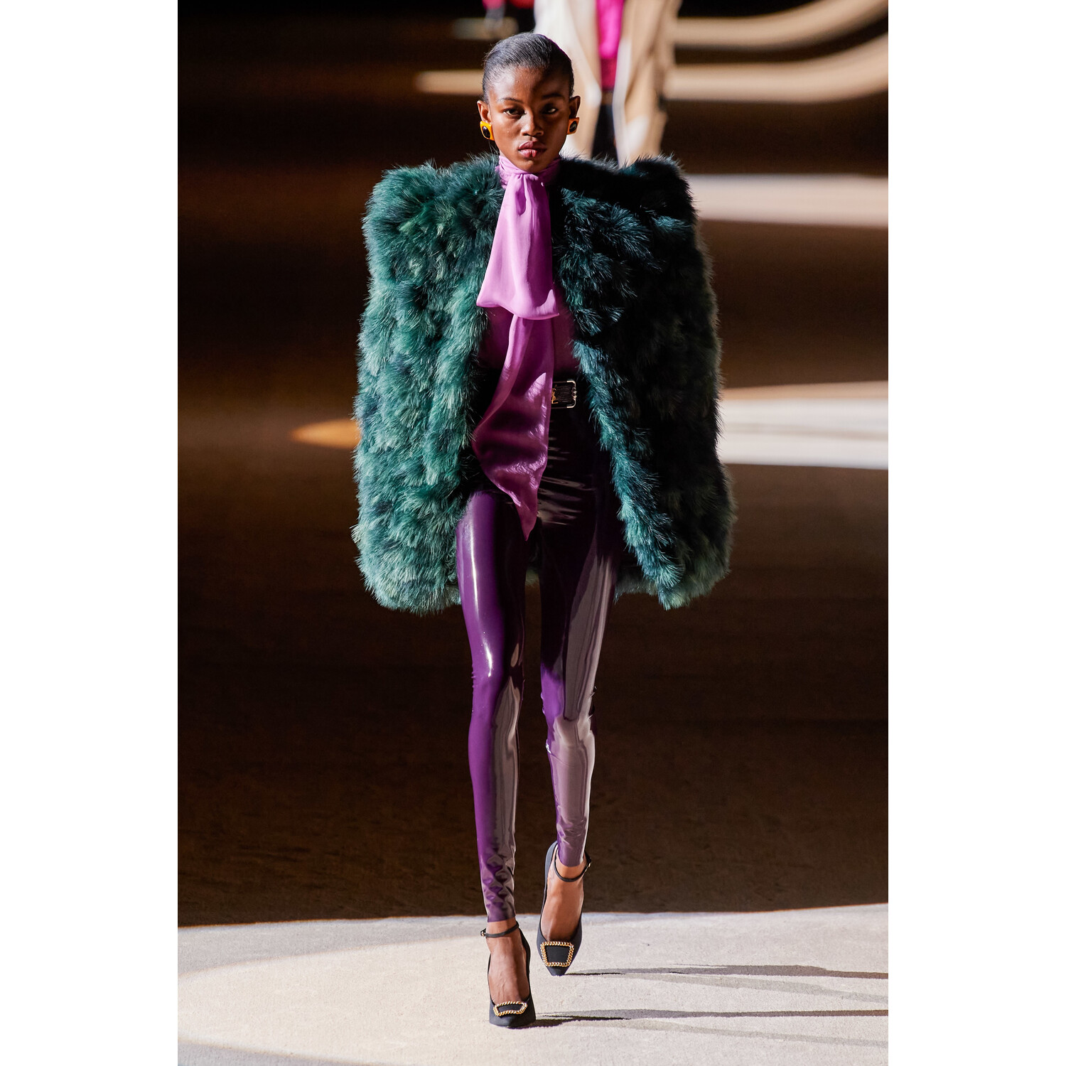 Фото Saint Laurent Fall 2020 Ready-to-Wear / Saint Laurent осень-зима 2020 / Неделя моды: Париж