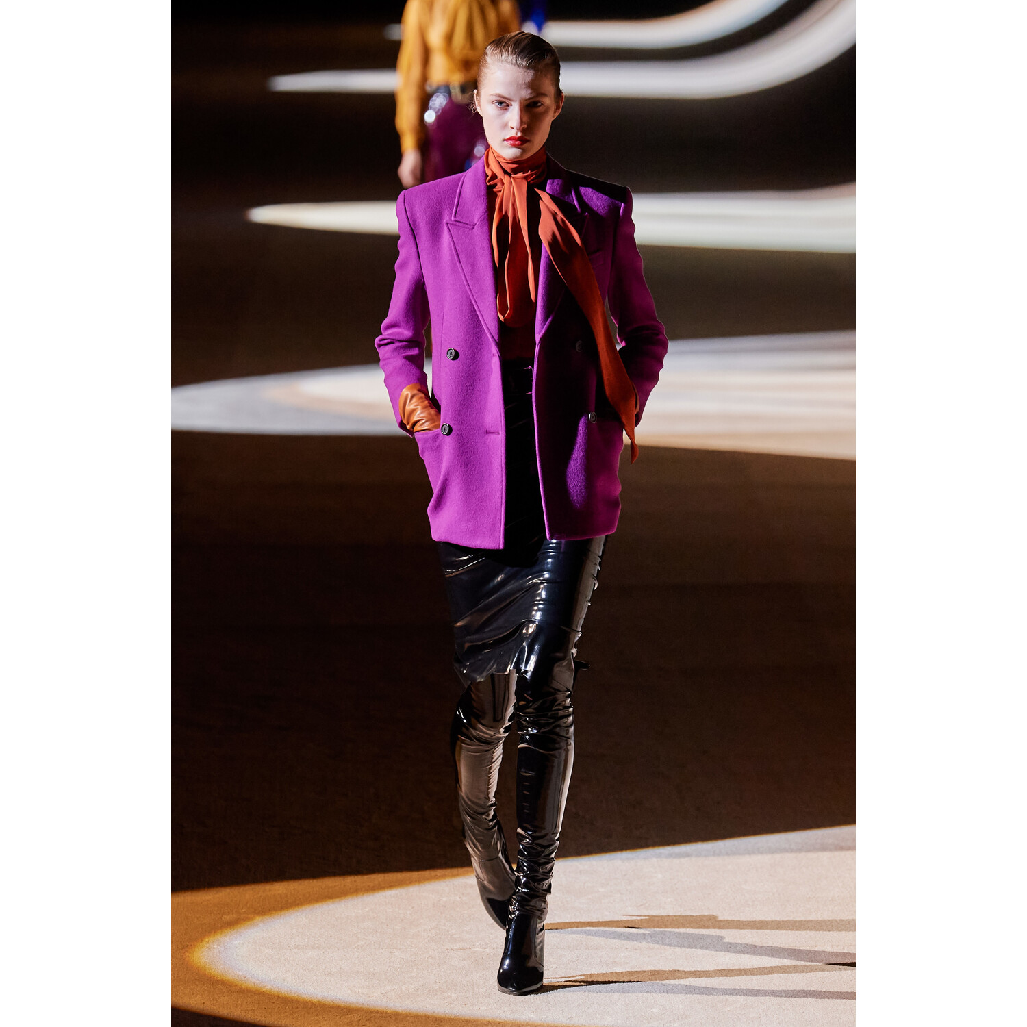 Фото Saint Laurent Fall 2020 Ready-to-Wear / Saint Laurent осень-зима 2020 / Неделя моды: Париж