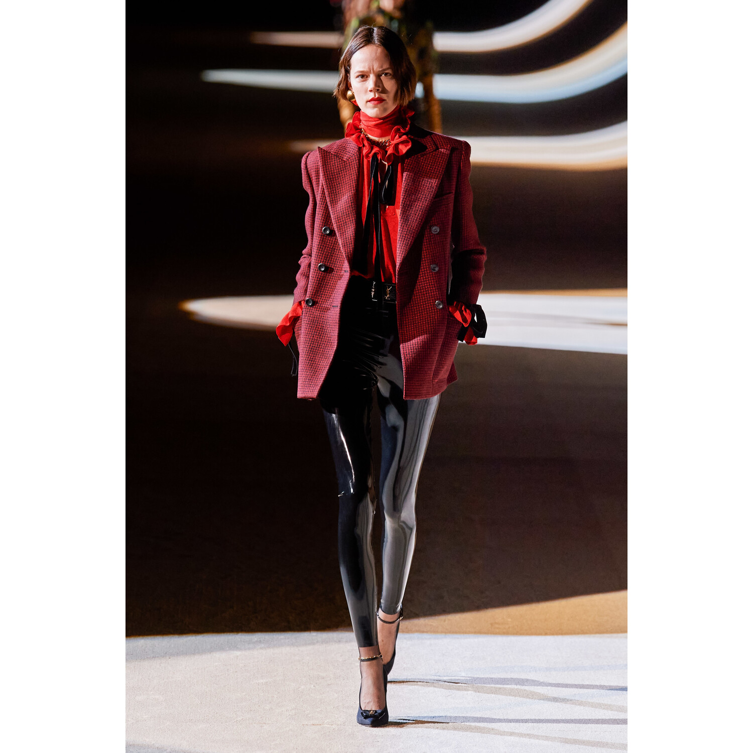 Фото Saint Laurent Fall 2020 Ready-to-Wear / Saint Laurent осень-зима 2020 / Неделя моды: Париж