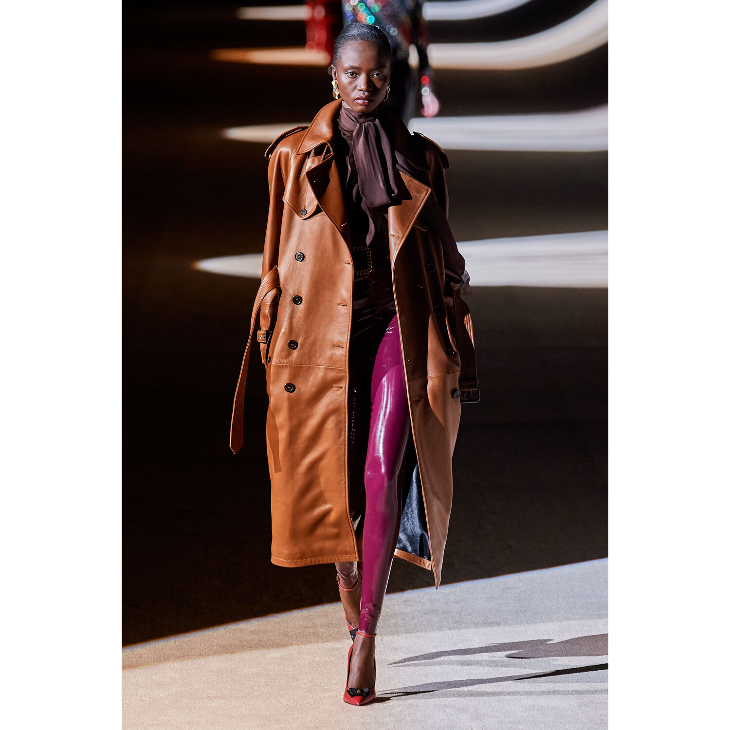 Фото Saint Laurent Fall 2020 Ready-to-Wear / Saint Laurent осень-зима 2020 / Неделя моды: Париж