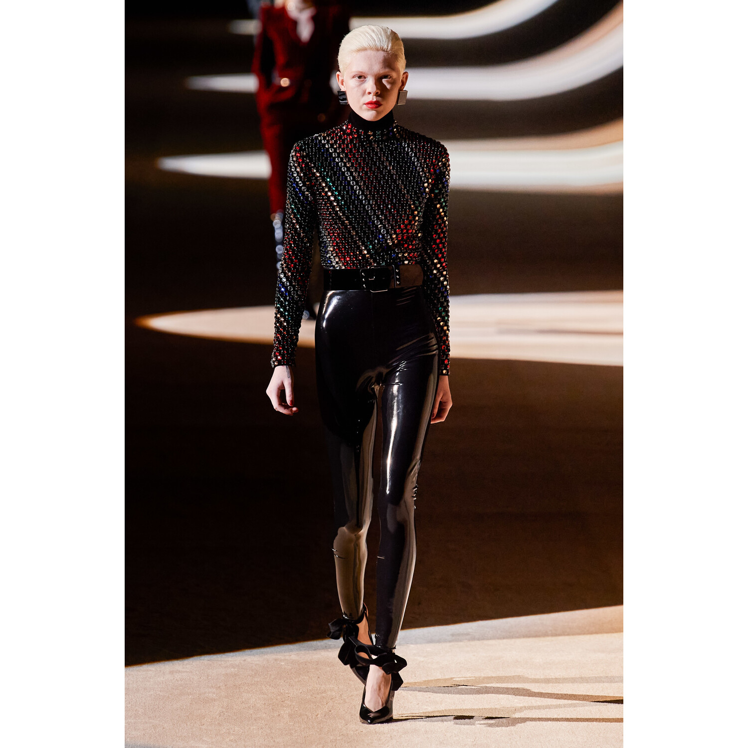 Фото Saint Laurent Fall 2020 Ready-to-Wear / Saint Laurent осень-зима 2020 / Неделя моды: Париж