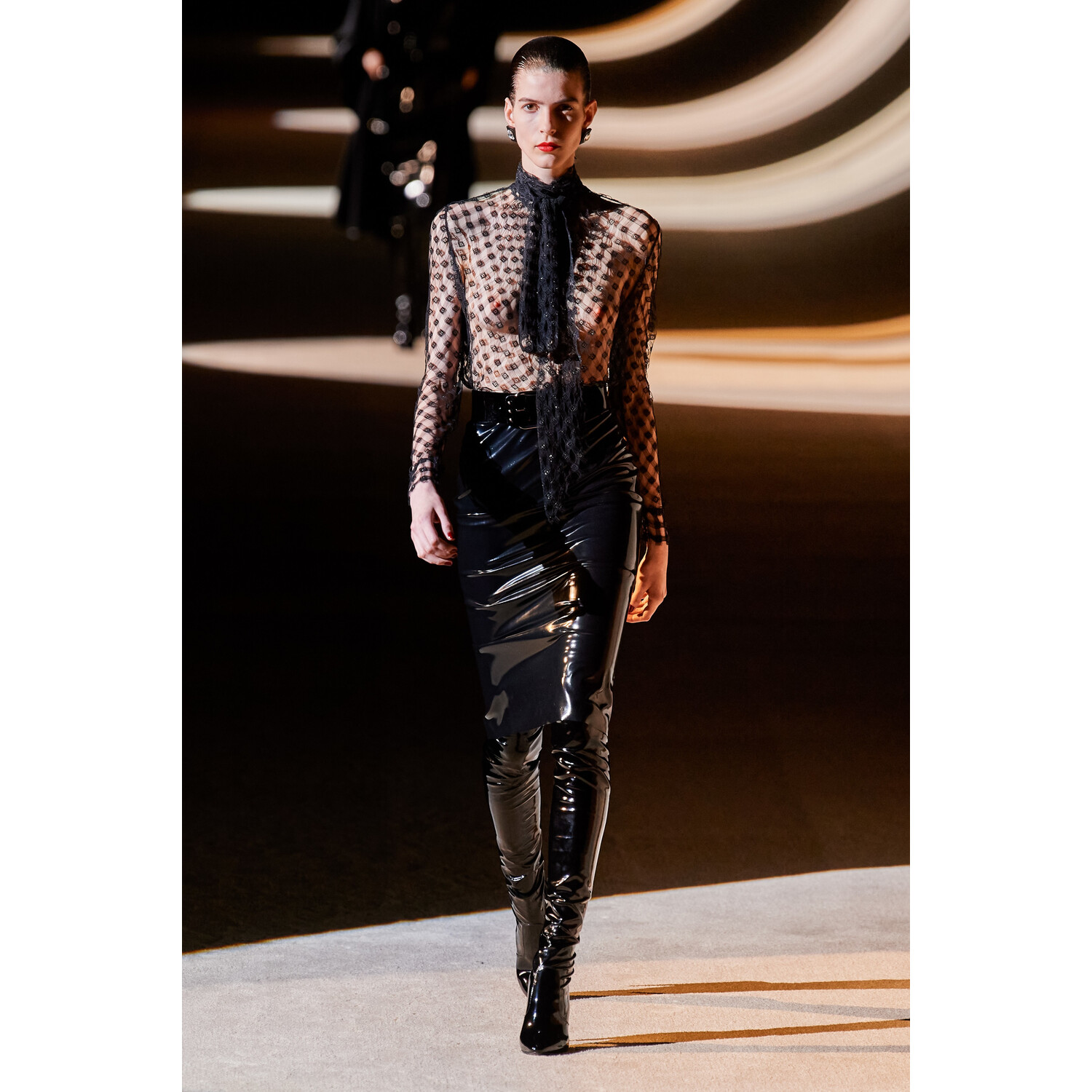 Фото Saint Laurent Fall 2020 Ready-to-Wear / Saint Laurent осень-зима 2020 / Неделя моды: Париж