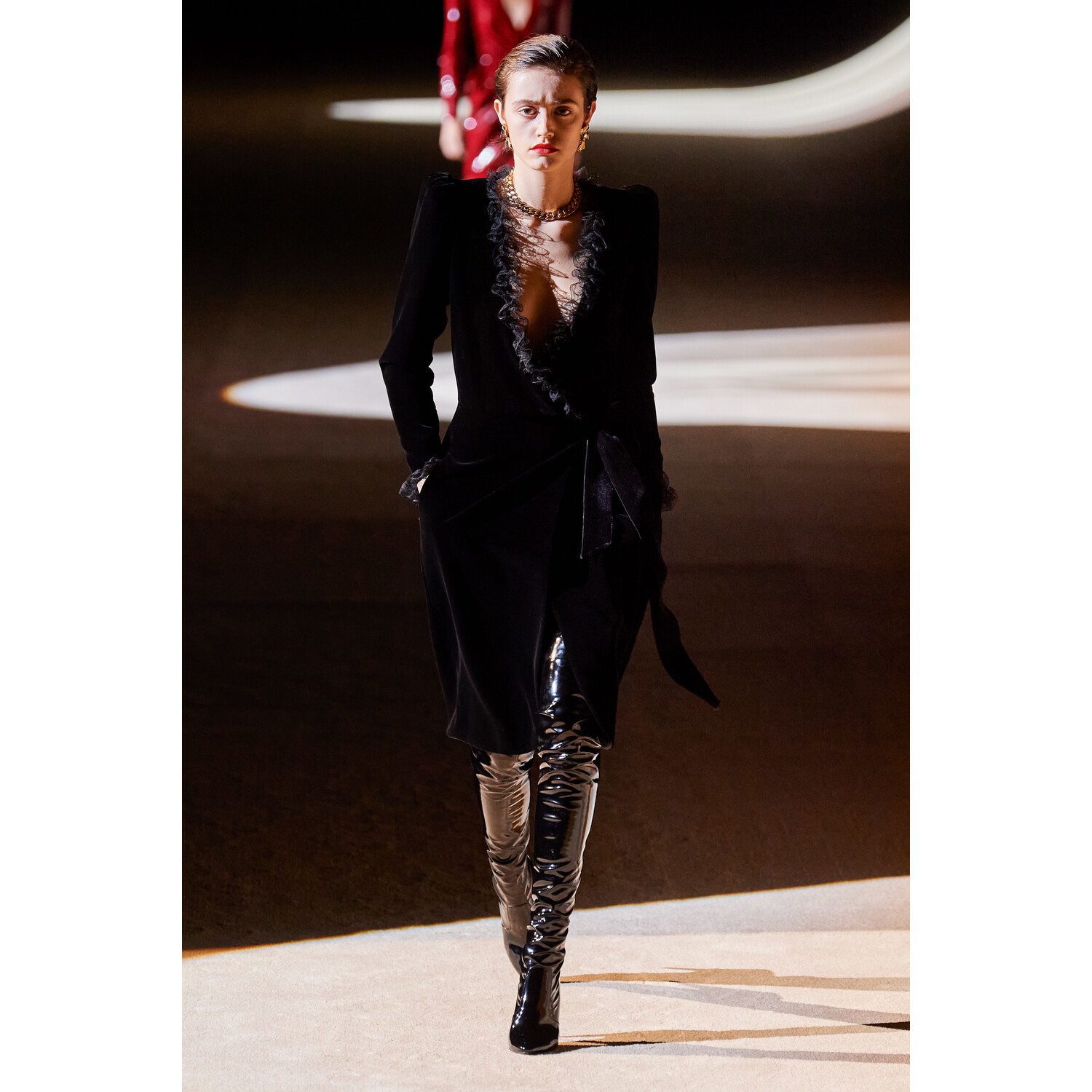 Фото Saint Laurent Fall 2020 Ready-to-Wear / Saint Laurent осень-зима 2020 / Неделя моды: Париж