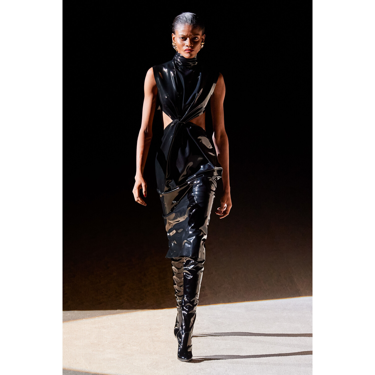 Фото Saint Laurent Fall 2020 Ready-to-Wear / Saint Laurent осень-зима 2020 / Неделя моды: Париж