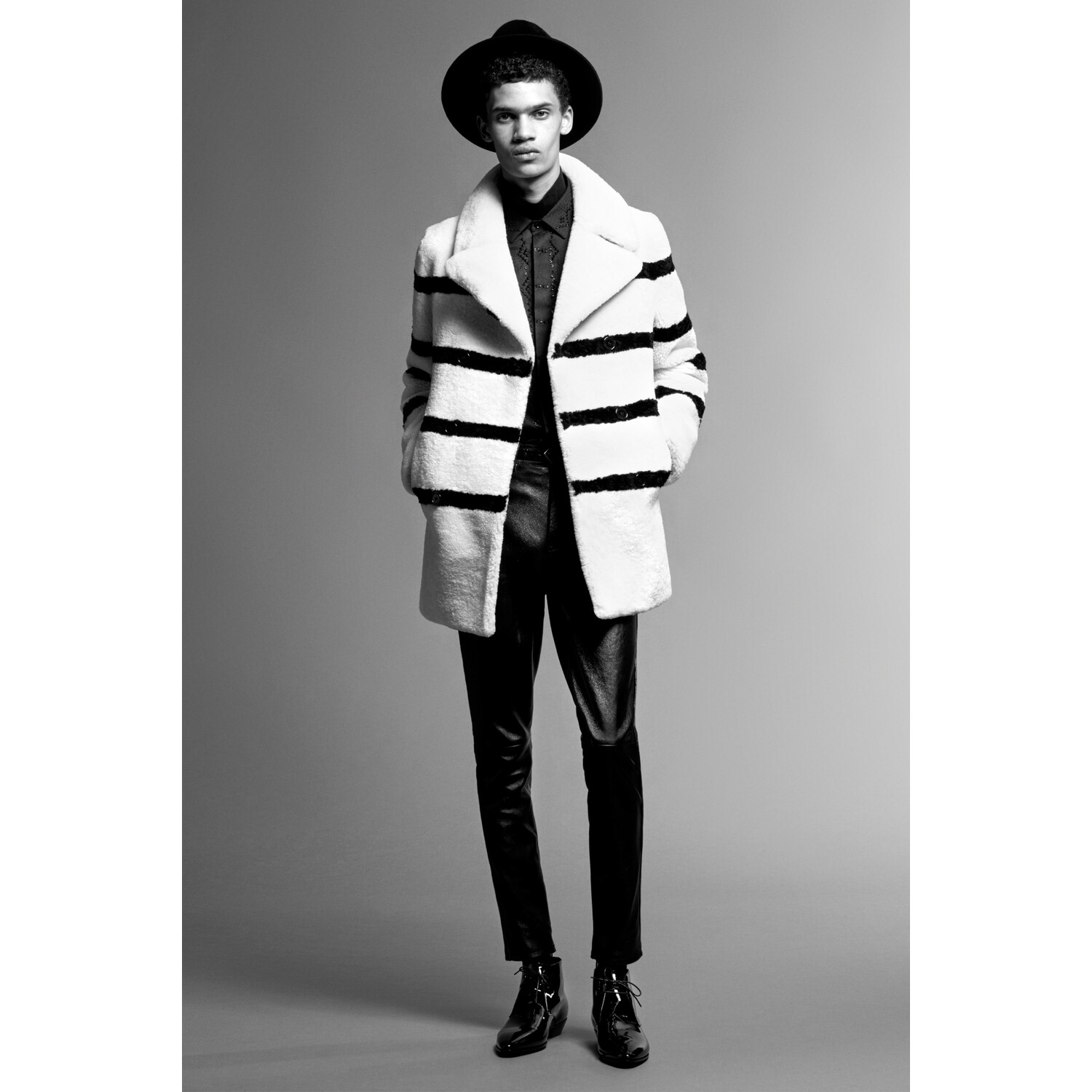 Фото Saint Laurent Pre-Fall 2019 / Saint Laurent осень-зима 2019 / Неделя моды: Париж