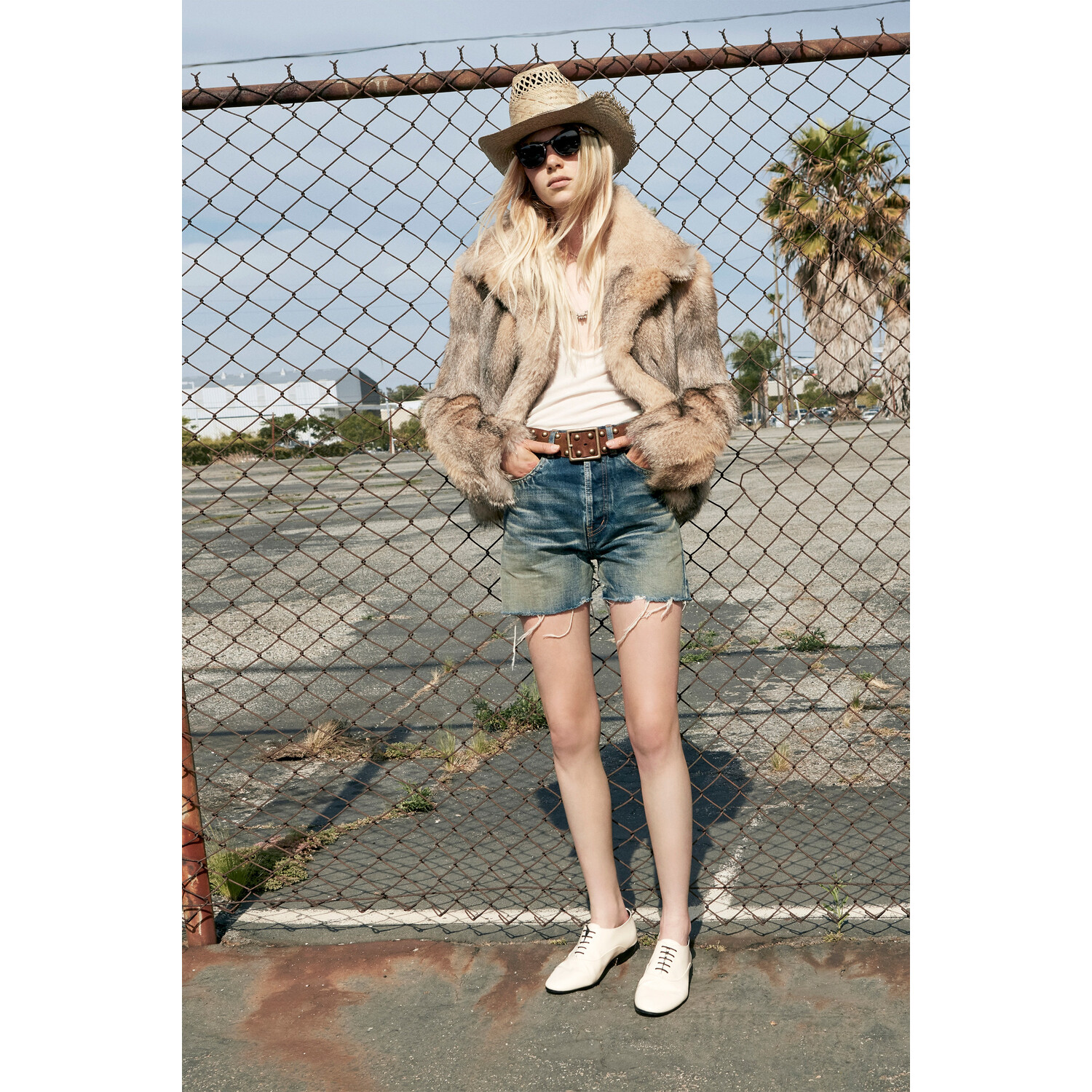 Фото Saint Laurent Resort 2020 / Saint Laurent Круиз 2020 / Неделя моды: Париж