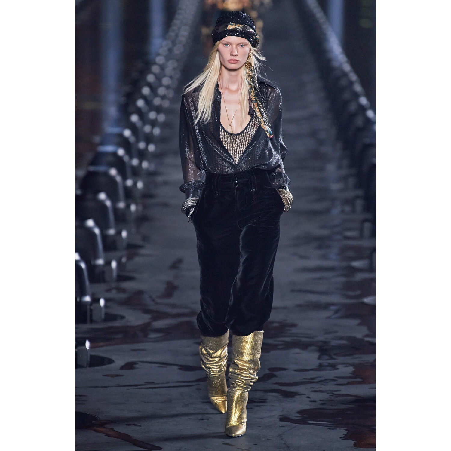 Фото Saint Laurent Spring 2020 / Saint Laurent весна-лето 2020 / Неделя моды: Париж
