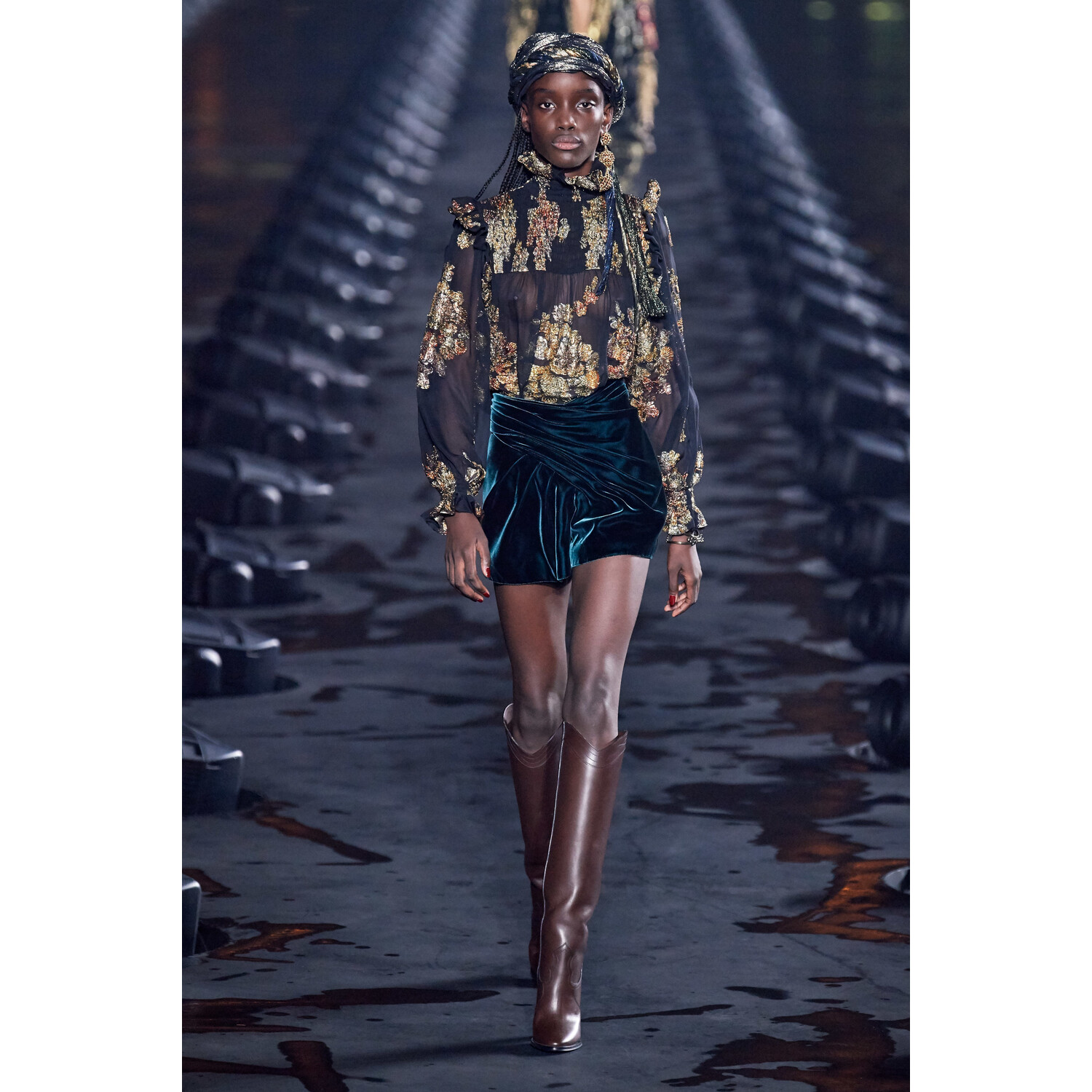 Фото Saint Laurent Spring 2020 / Saint Laurent весна-лето 2020 / Неделя моды: Париж
