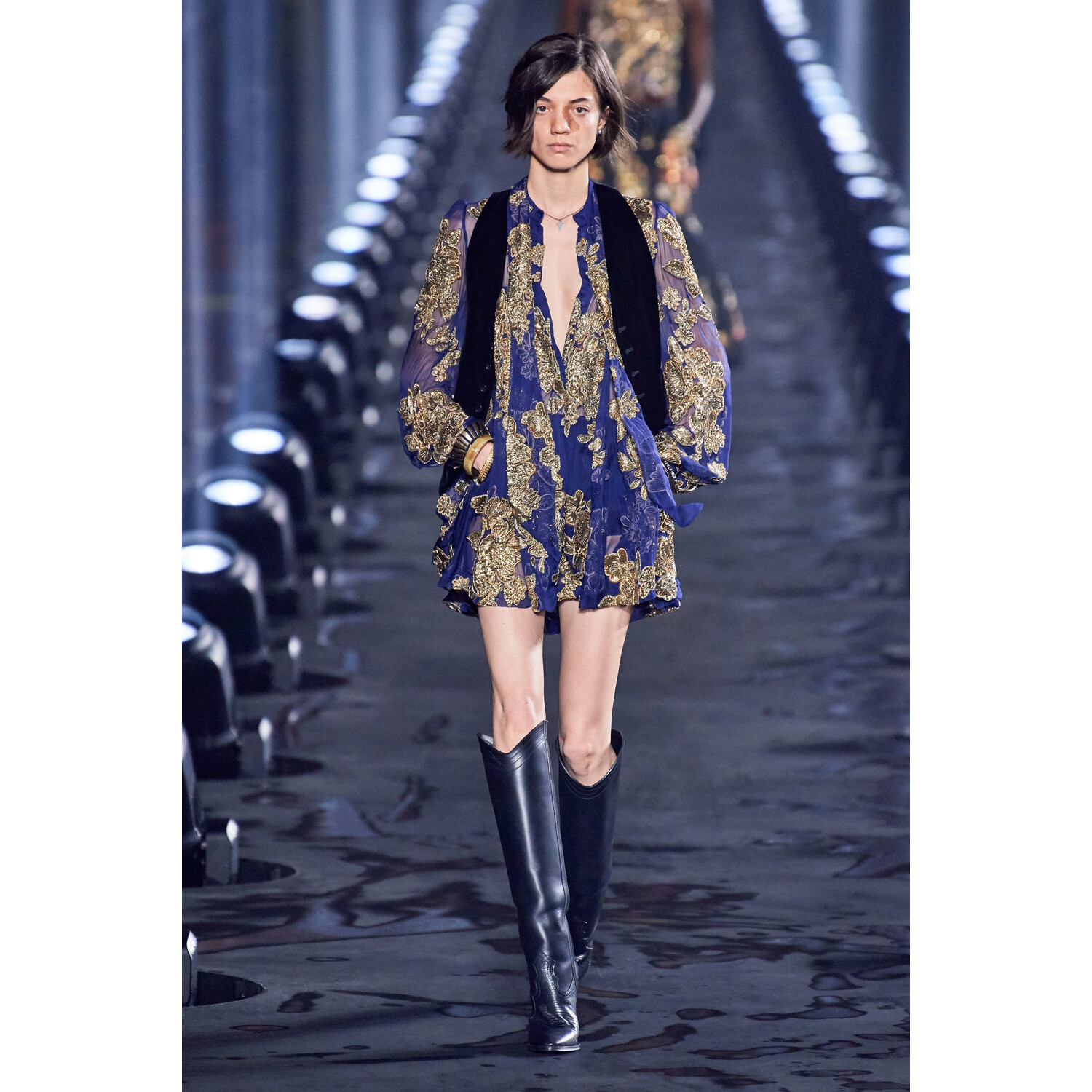 Фото Saint Laurent Spring 2020 / Saint Laurent весна-лето 2020 / Неделя моды: Париж