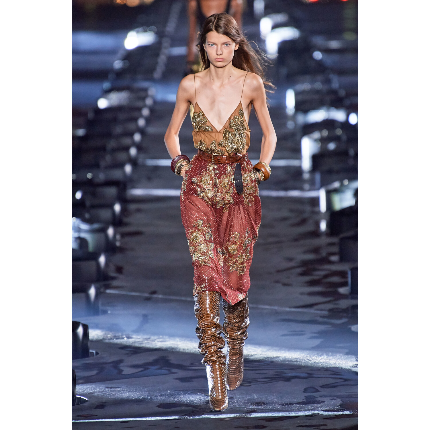 Фото Saint Laurent Spring 2020 / Saint Laurent весна-лето 2020 / Неделя моды: Париж