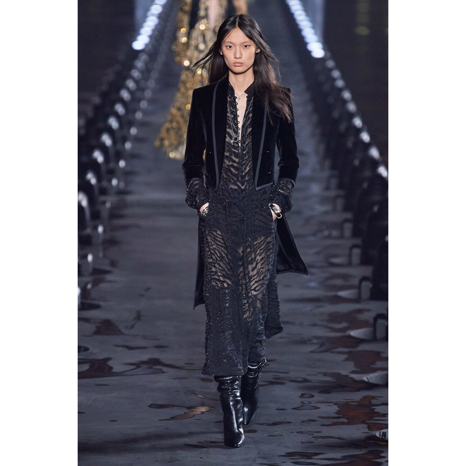 Фото Saint Laurent Spring 2020 / Saint Laurent весна-лето 2020 / Неделя моды: Париж