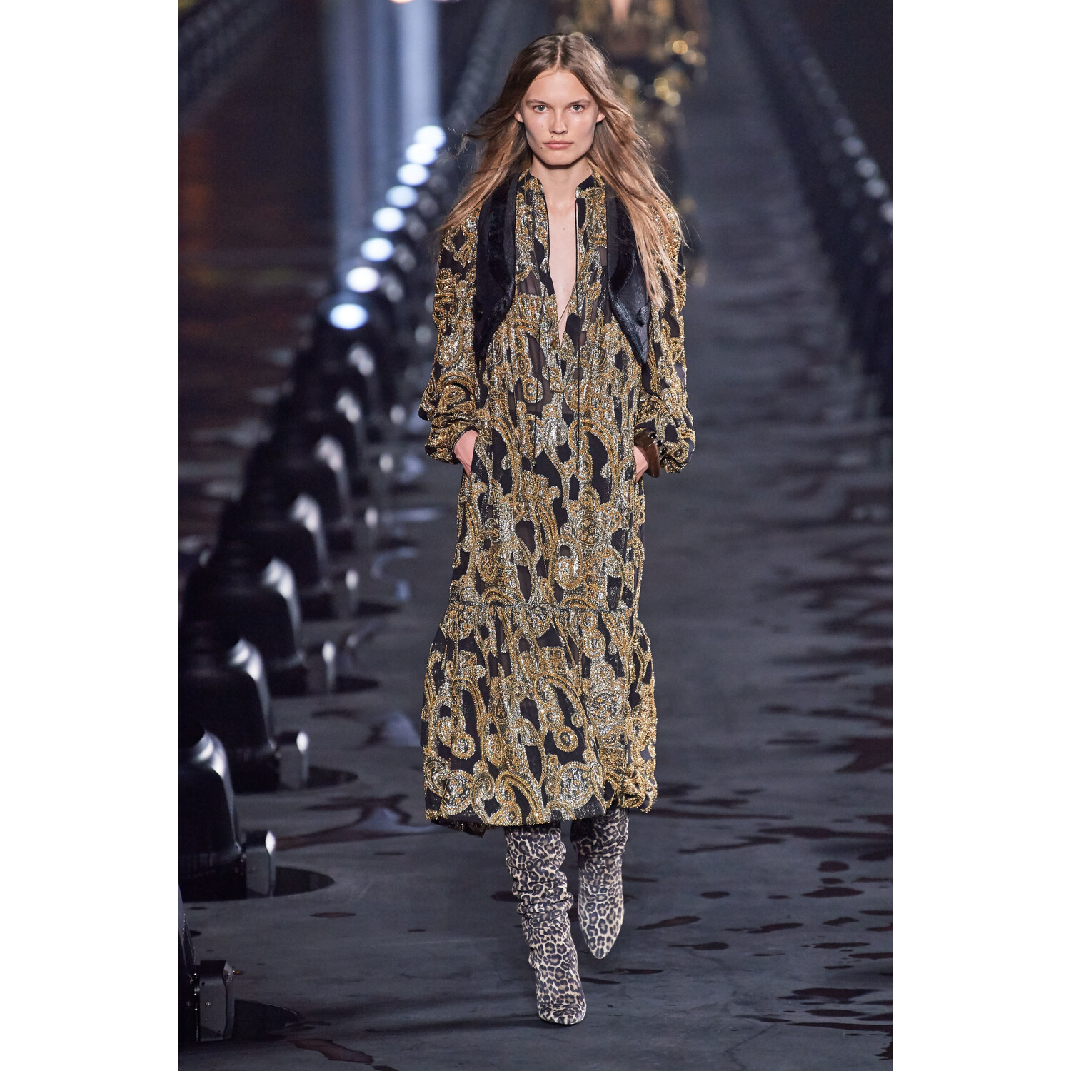 Фото Saint Laurent Spring 2020 / Saint Laurent весна-лето 2020 / Неделя моды: Париж