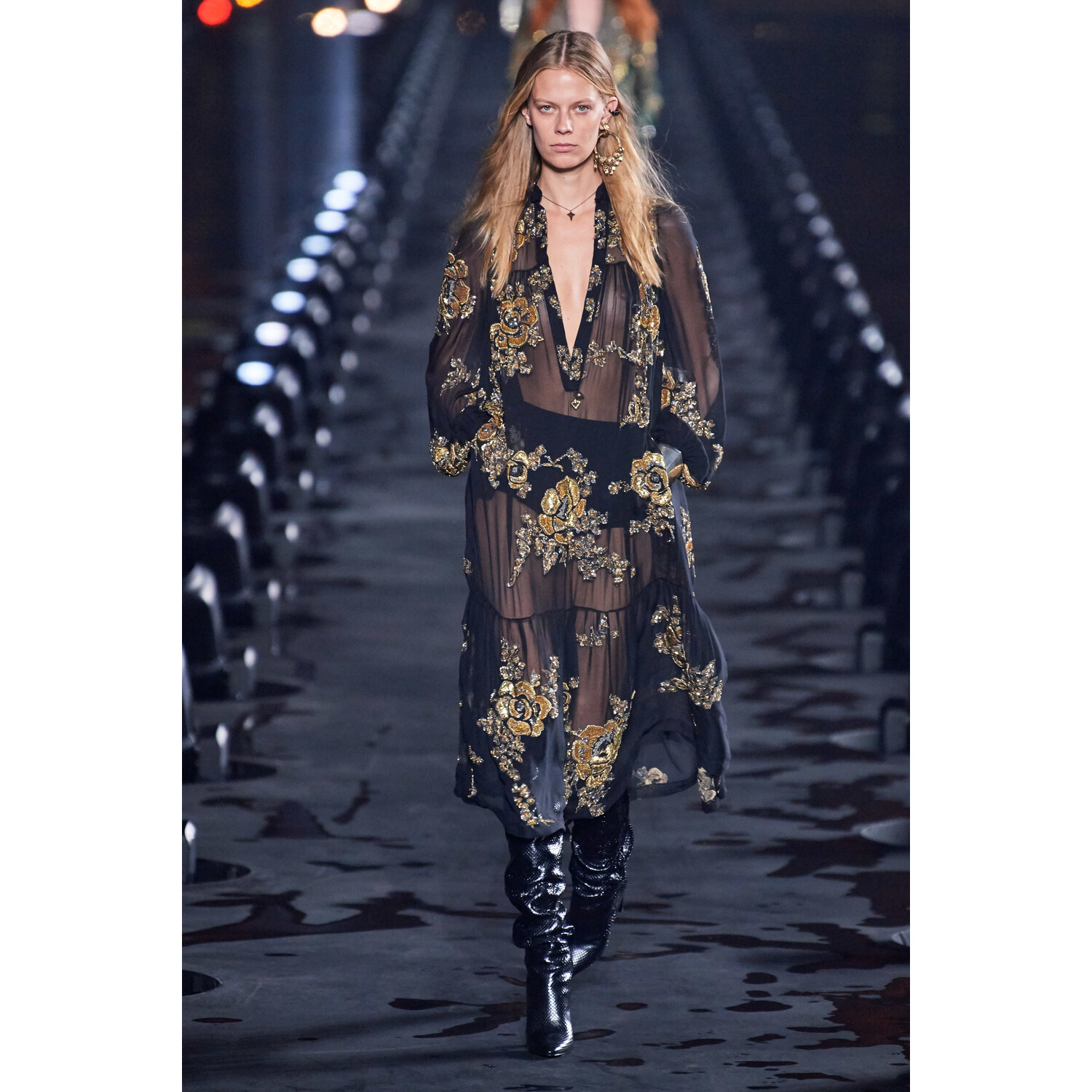 Фото Saint Laurent Spring 2020 / Saint Laurent весна-лето 2020 / Неделя моды: Париж