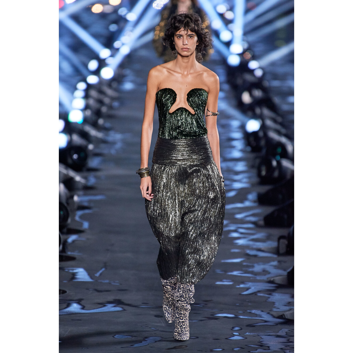 Фото Saint Laurent Spring 2020 / Saint Laurent весна-лето 2020 / Неделя моды: Париж