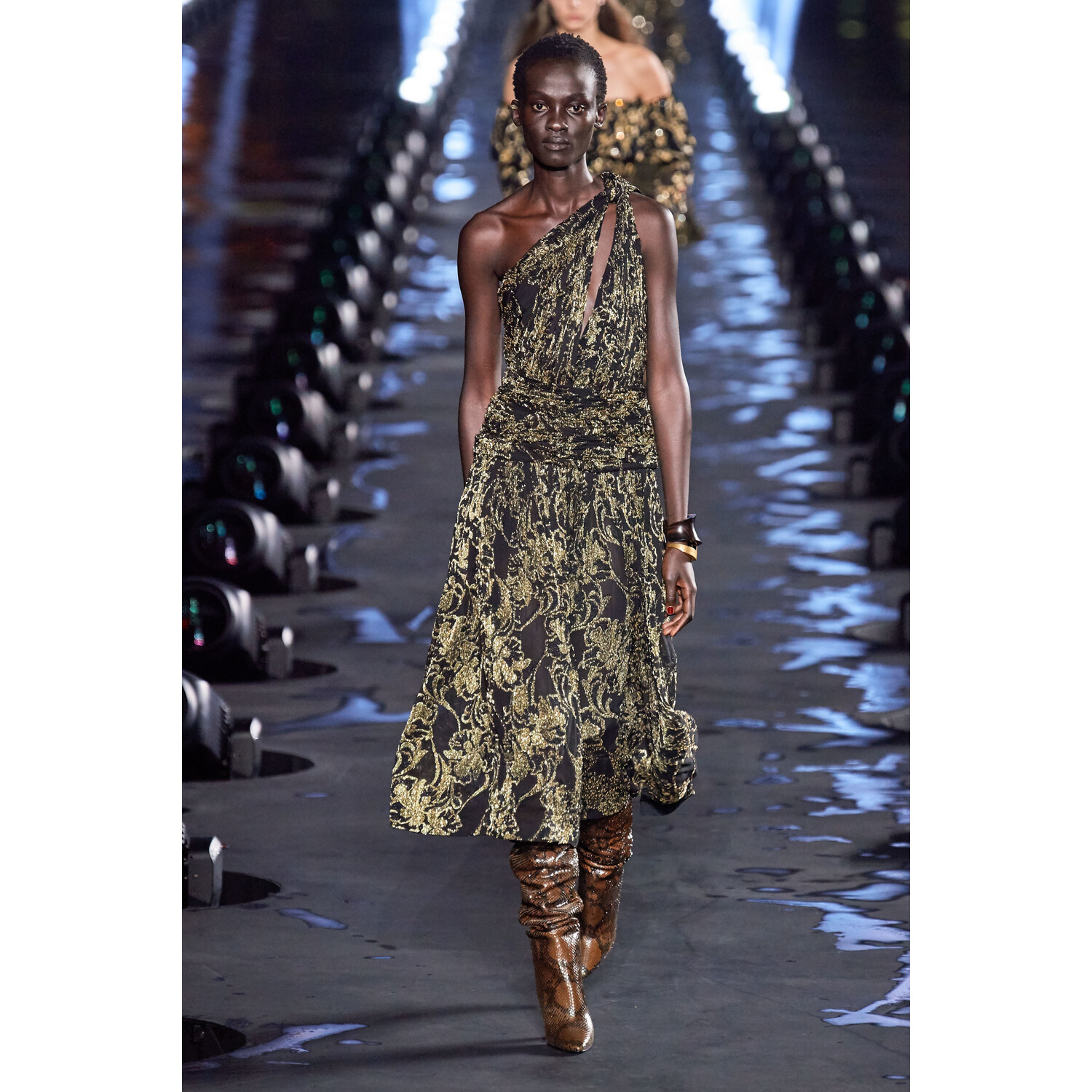 Фото Saint Laurent Spring 2020 / Saint Laurent весна-лето 2020 / Неделя моды: Париж