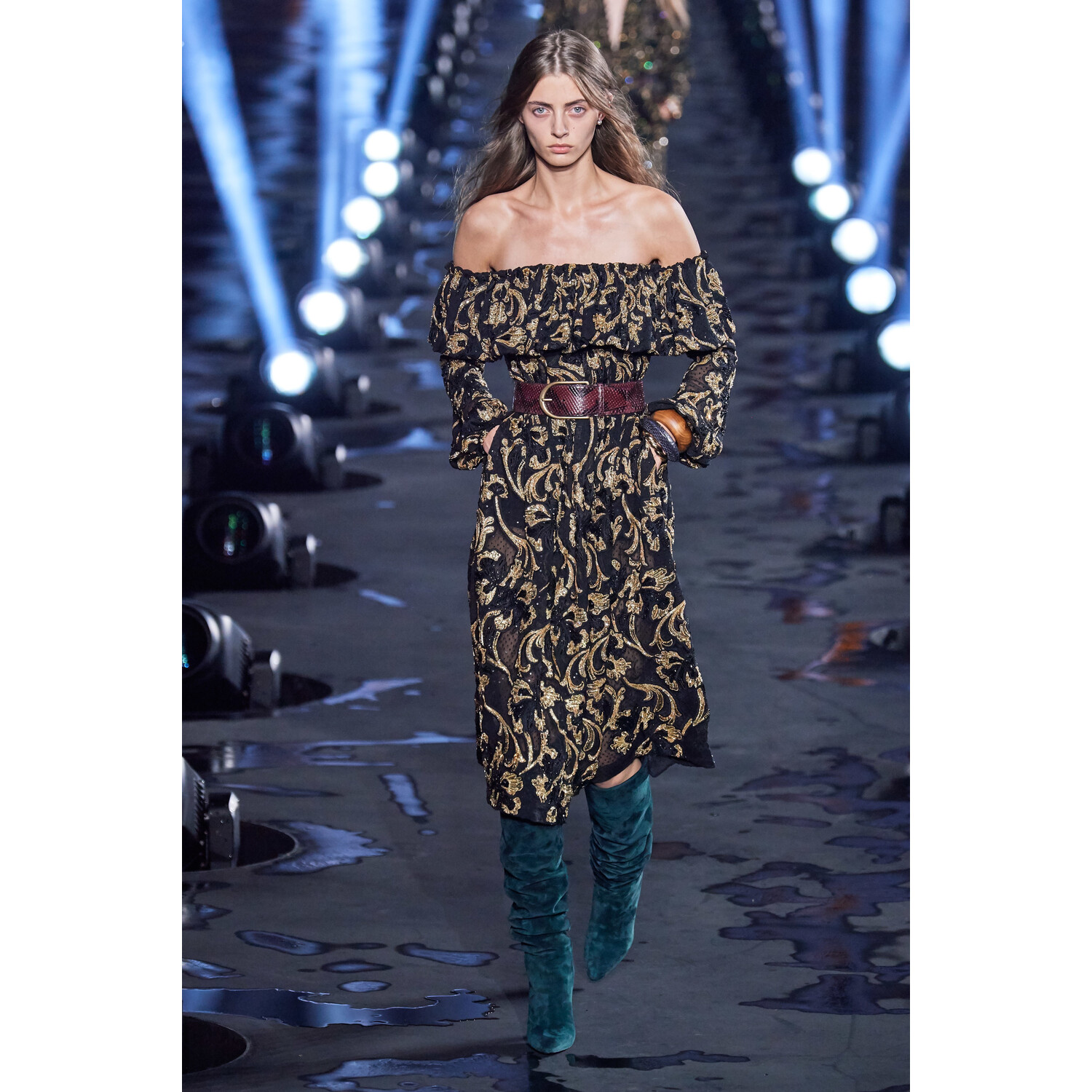 Фото Saint Laurent Spring 2020 / Saint Laurent весна-лето 2020 / Неделя моды: Париж