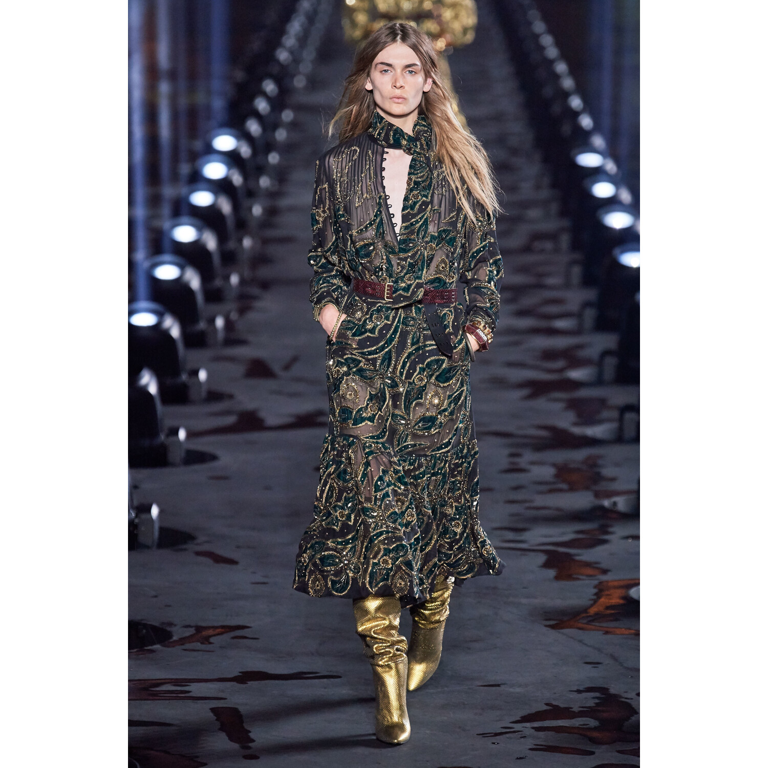 Фото Saint Laurent Spring 2020 / Saint Laurent весна-лето 2020 / Неделя моды: Париж