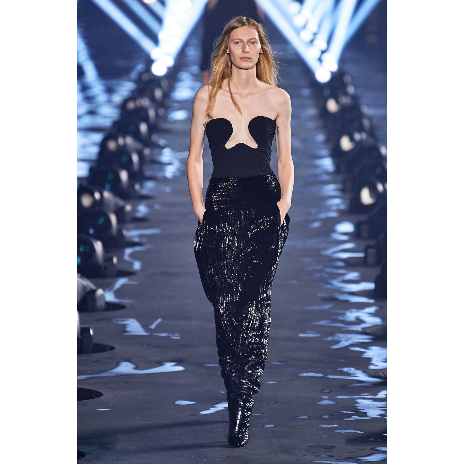 Фото Saint Laurent Spring 2020 / Saint Laurent весна-лето 2020 / Неделя моды: Париж