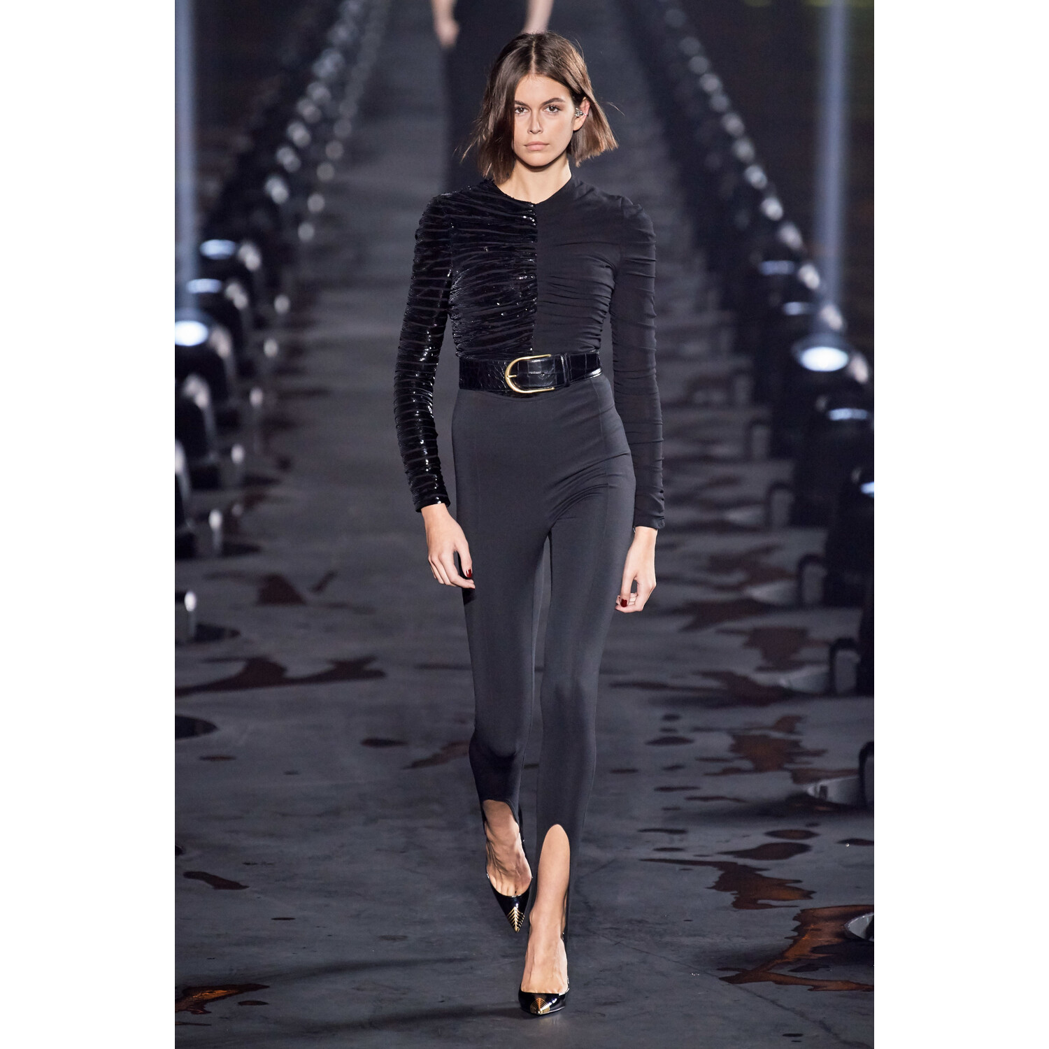 Фото Saint Laurent Spring 2020 / Saint Laurent весна-лето 2020 / Неделя моды: Париж