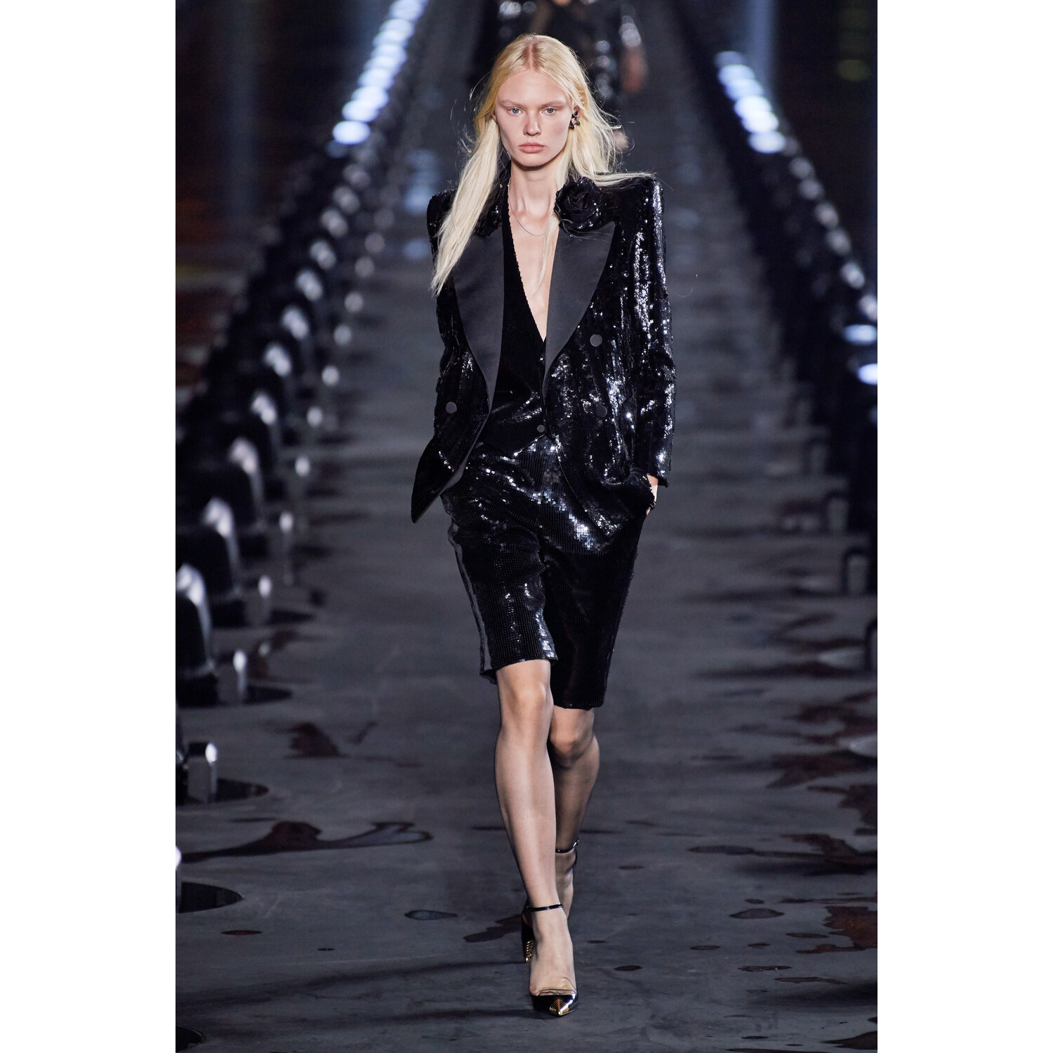 Фото Saint Laurent Spring 2020 / Saint Laurent весна-лето 2020 / Неделя моды: Париж