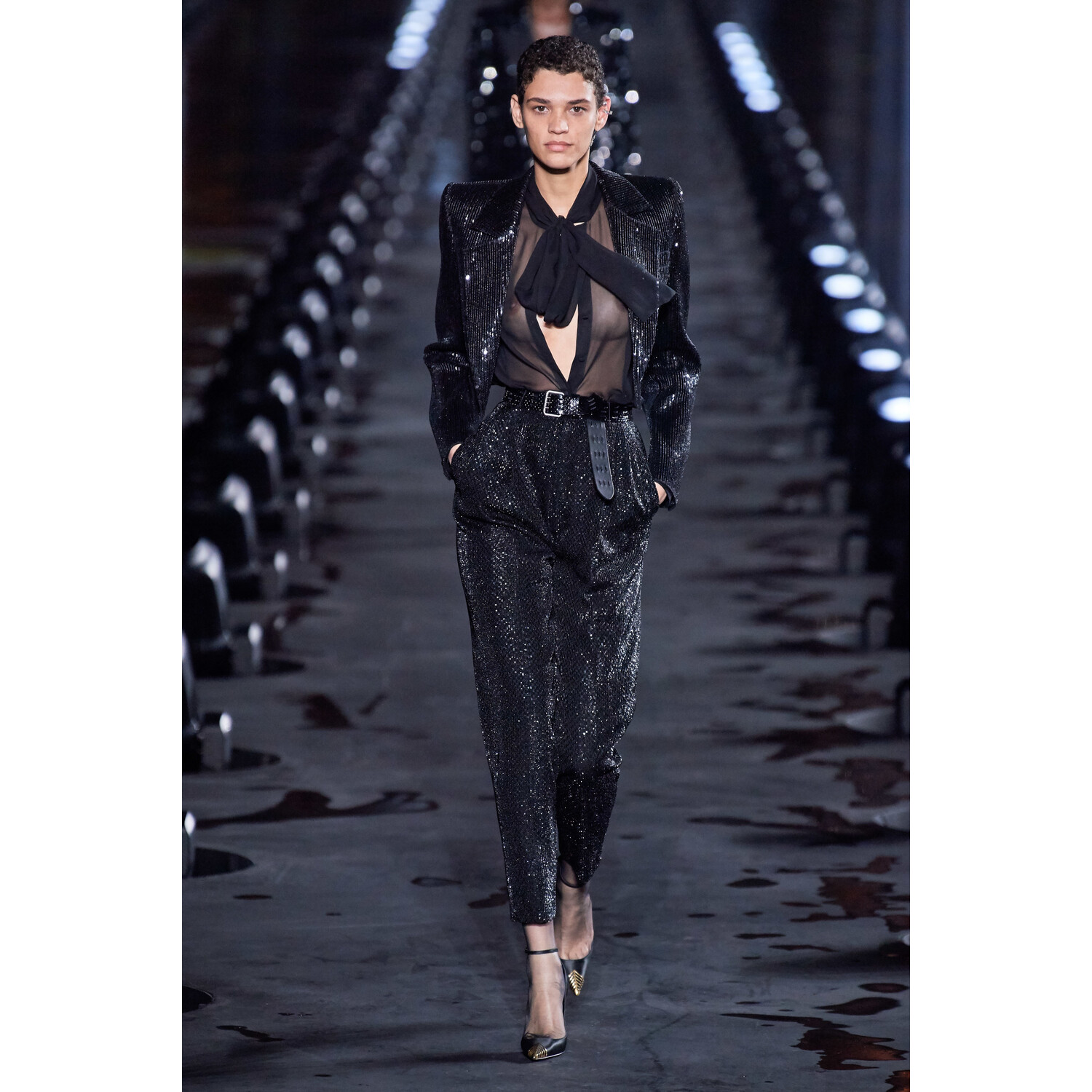Фото Saint Laurent Spring 2020 / Saint Laurent весна-лето 2020 / Неделя моды: Париж