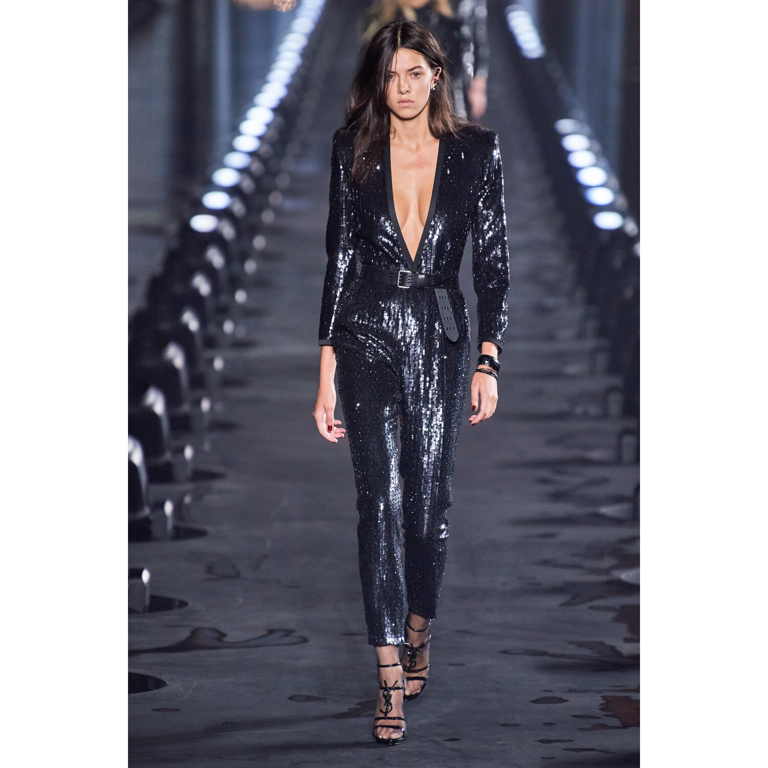 Фото Saint Laurent Spring 2020 / Saint Laurent весна-лето 2020 / Неделя моды: Париж