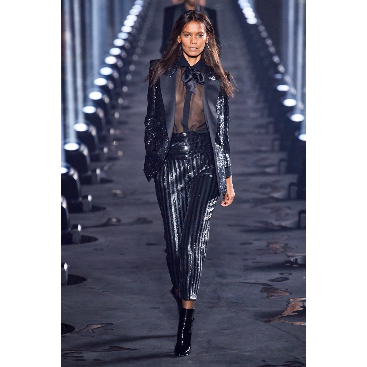 Фото Saint Laurent Spring 2020 / Saint Laurent весна-лето 2020 / Неделя моды: Париж