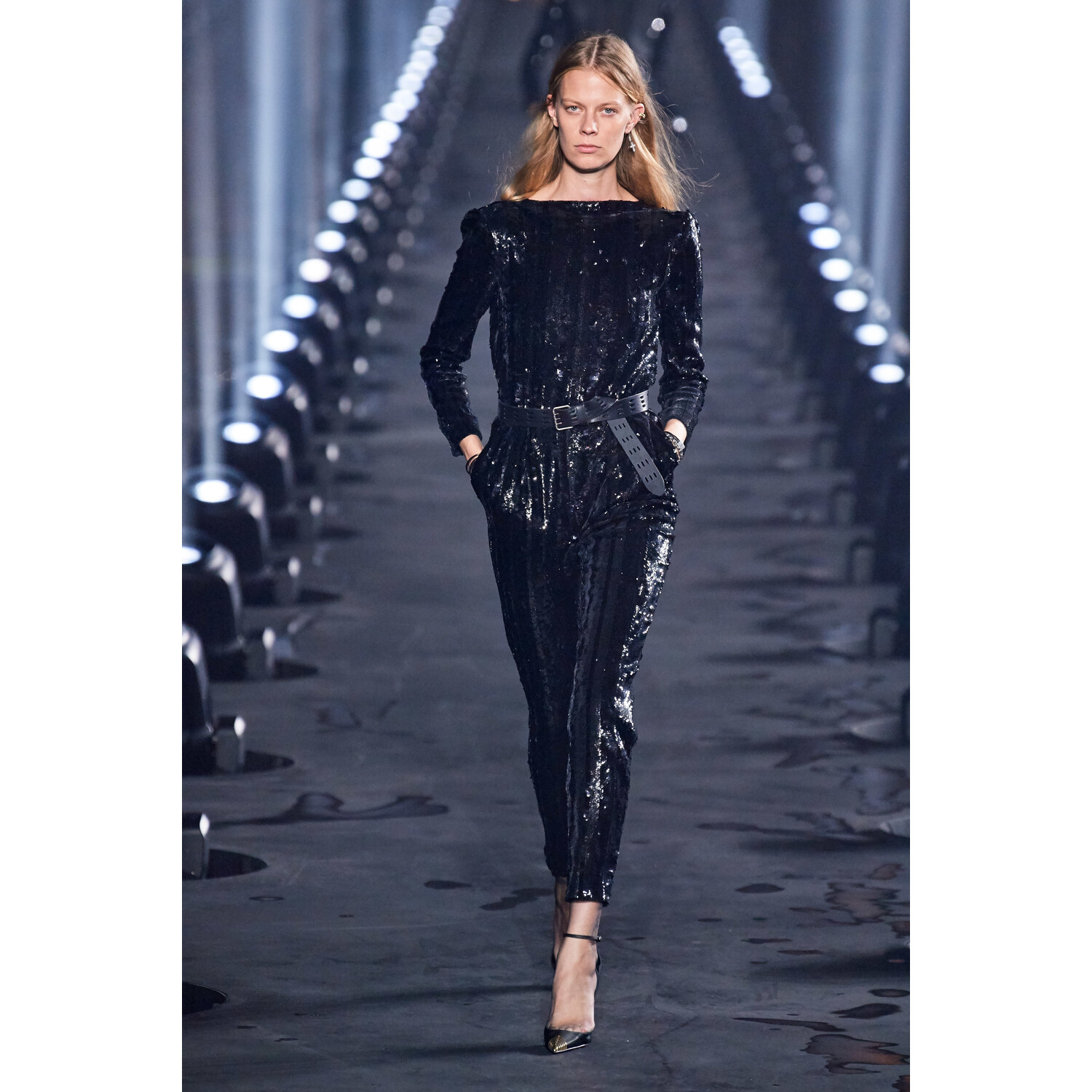 Фото Saint Laurent Spring 2020 / Saint Laurent весна-лето 2020 / Неделя моды: Париж