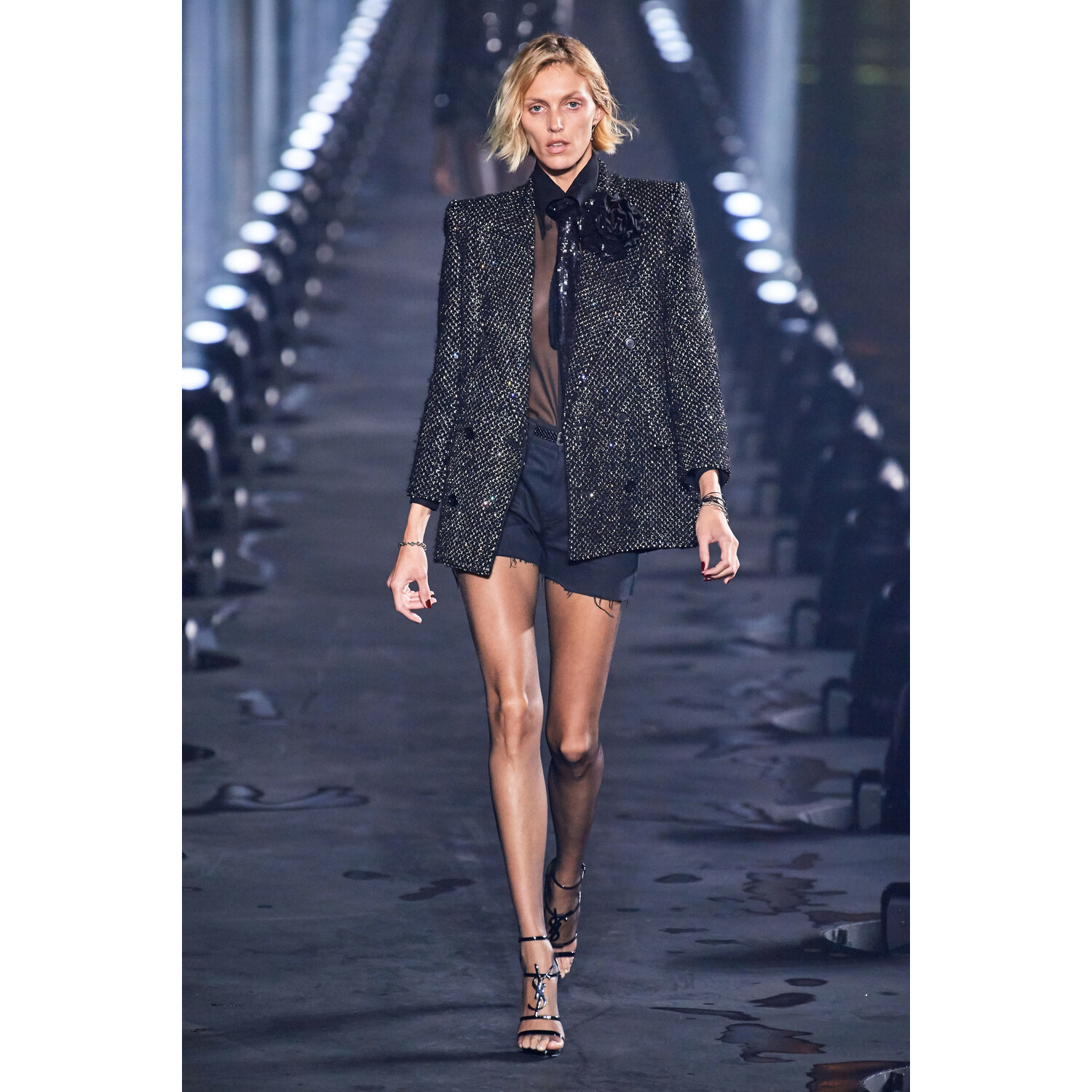 Фото Saint Laurent Spring 2020 / Saint Laurent весна-лето 2020 / Неделя моды: Париж