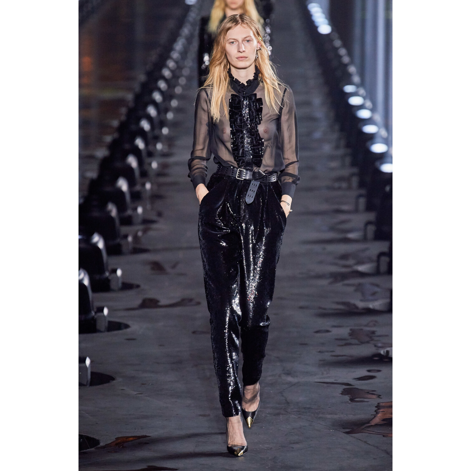 Фото Saint Laurent Spring 2020 / Saint Laurent весна-лето 2020 / Неделя моды: Париж