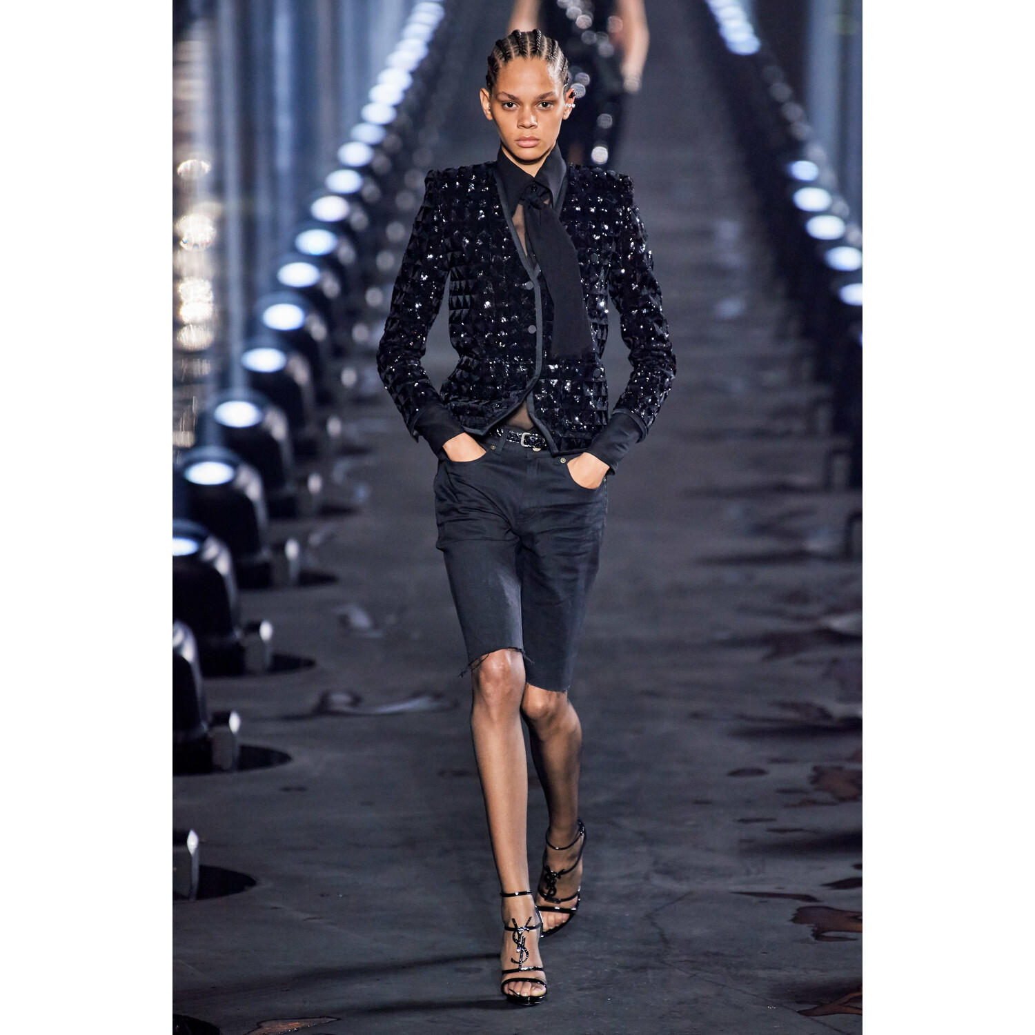 Фото Saint Laurent Spring 2020 / Saint Laurent весна-лето 2020 / Неделя моды: Париж
