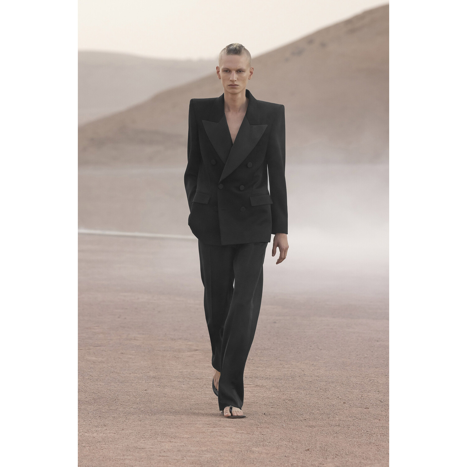 Фото Saint laurent Menswear Spring 2023 / Saint laurent мужская коллекция весна-лето 2023