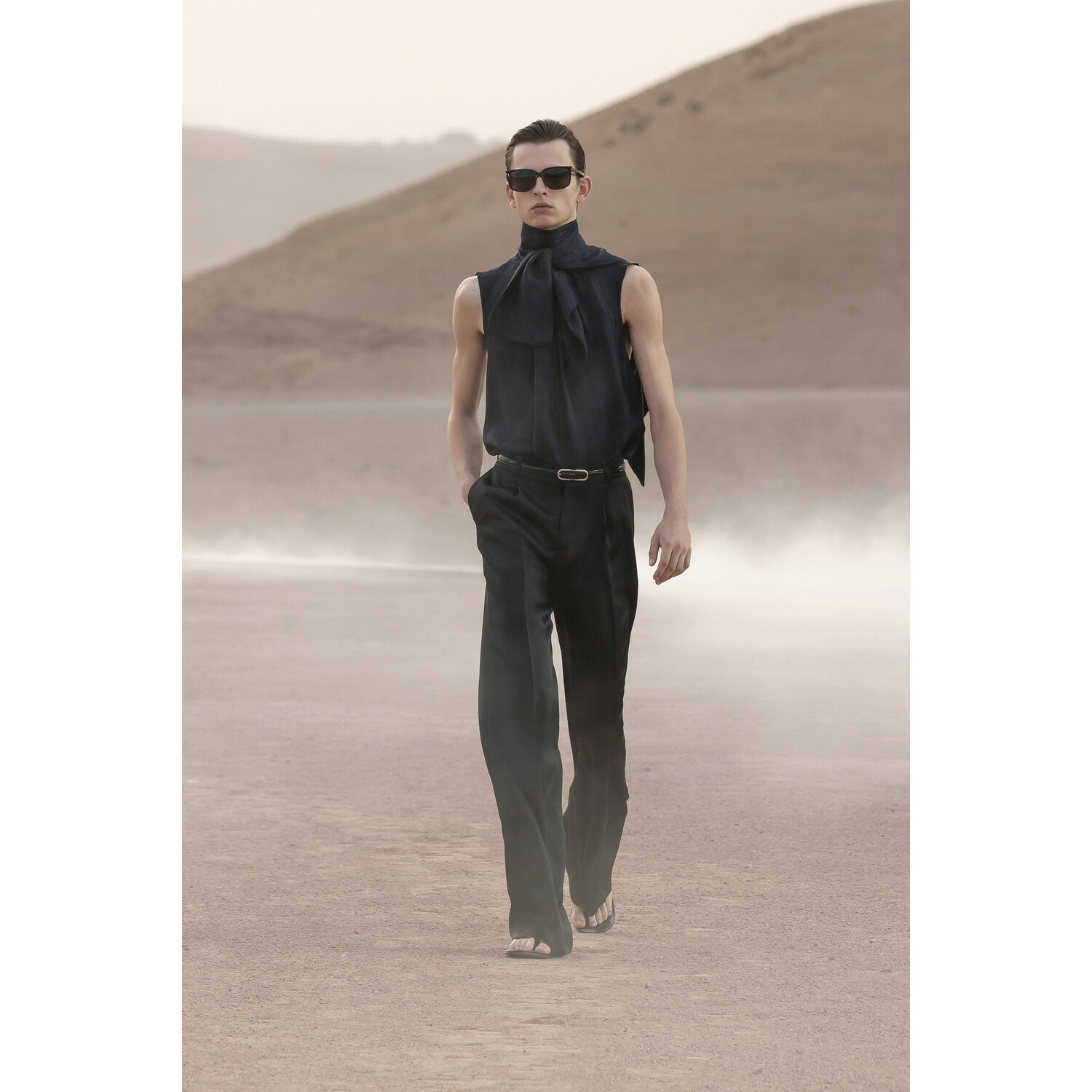 Фото Saint laurent Menswear Spring 2023 / Saint laurent мужская коллекция весна-лето 2023