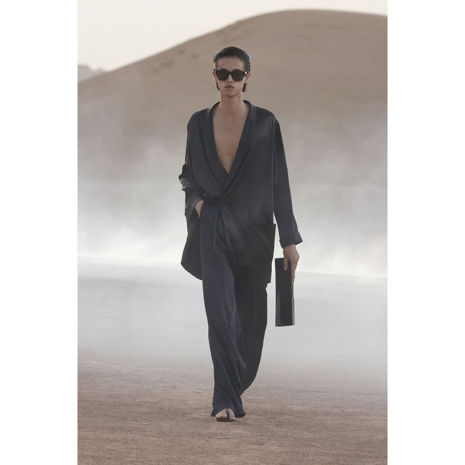 Фото Saint laurent Menswear Spring 2023 / Saint laurent мужская коллекция весна-лето 2023