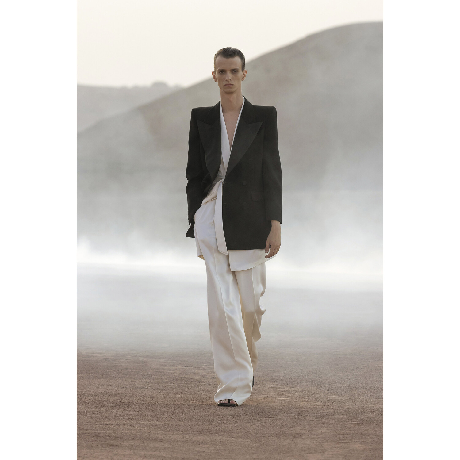 Фото Saint laurent Menswear Spring 2023 / Saint laurent мужская коллекция весна-лето 2023
