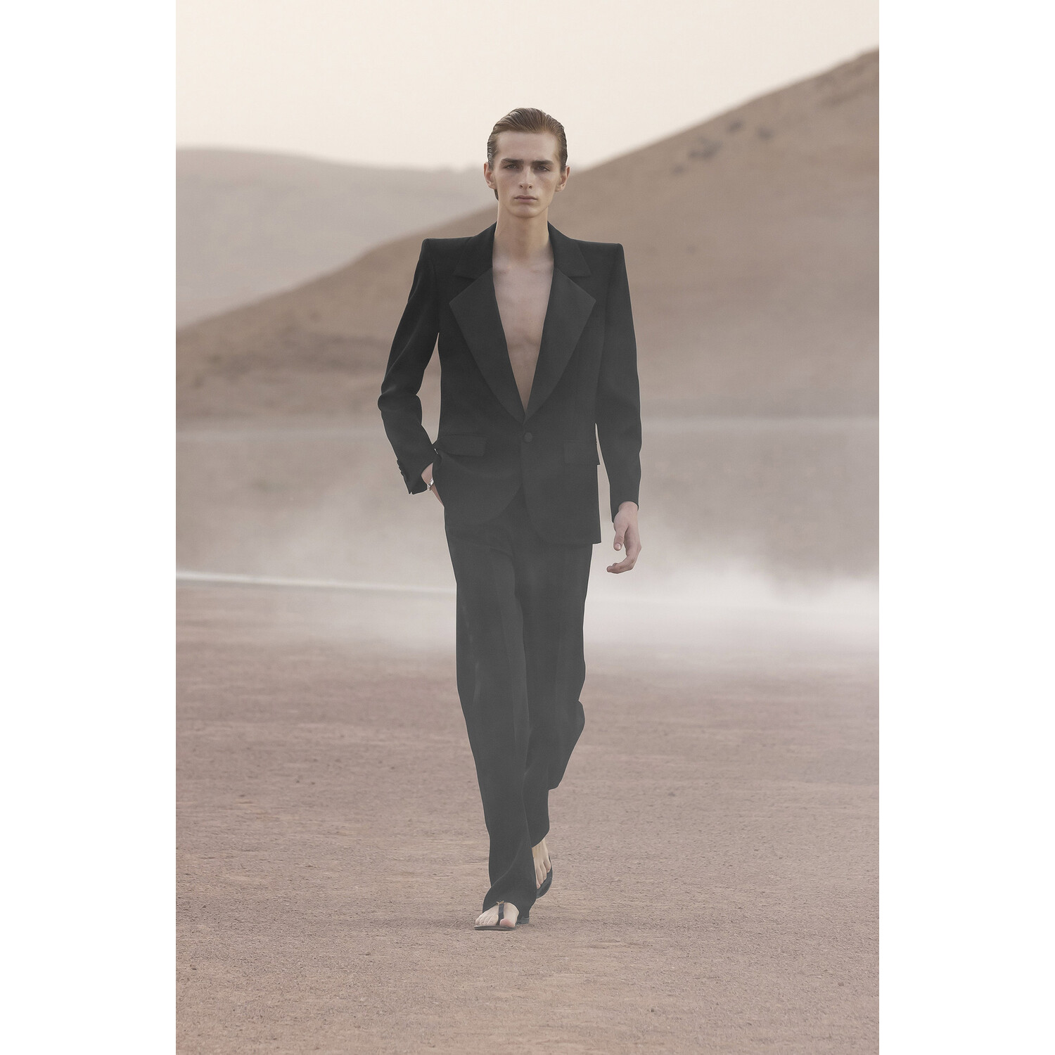 Фото Saint laurent Menswear Spring 2023 / Saint laurent мужская коллекция весна-лето 2023