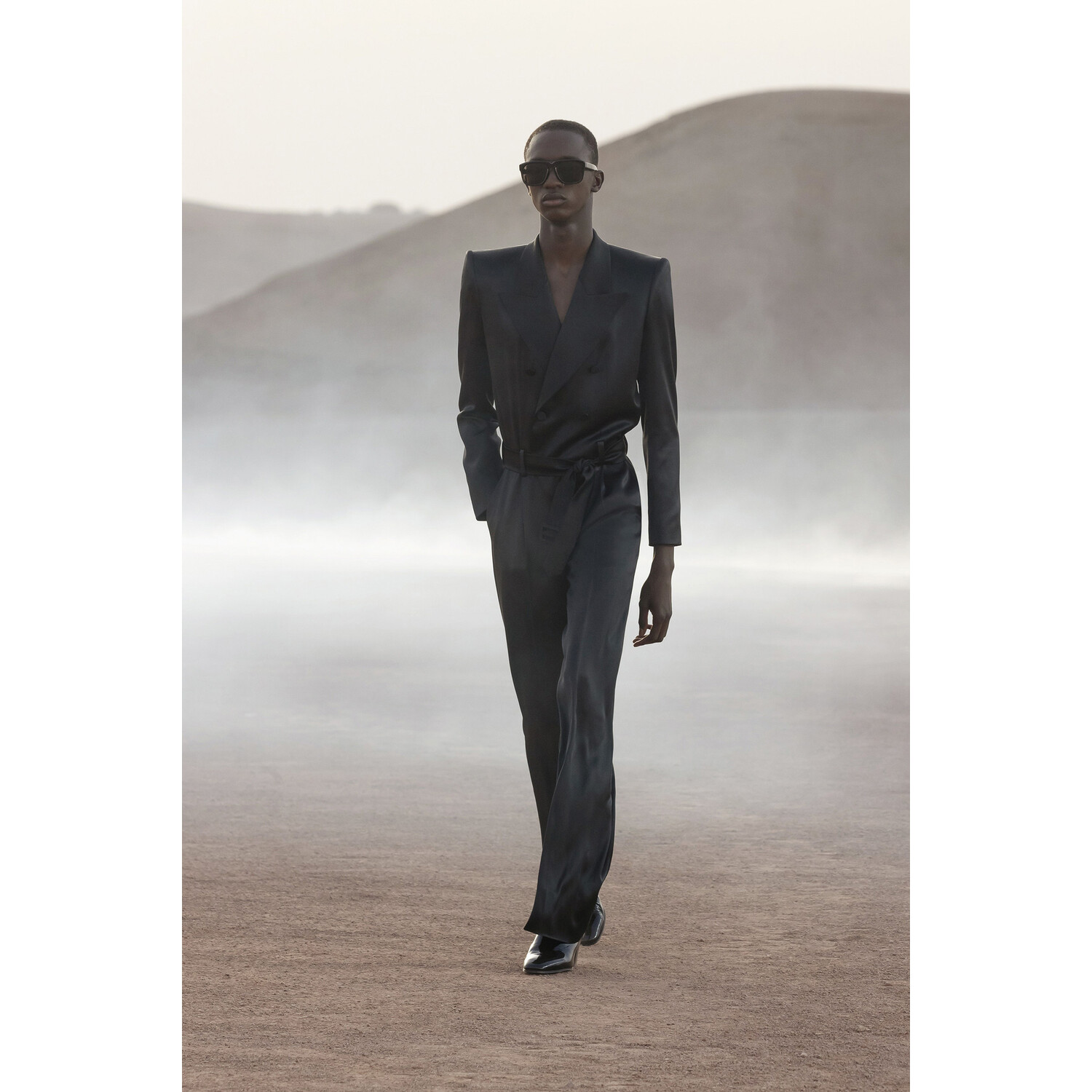 Фото Saint laurent Menswear Spring 2023 / Saint laurent мужская коллекция весна-лето 2023