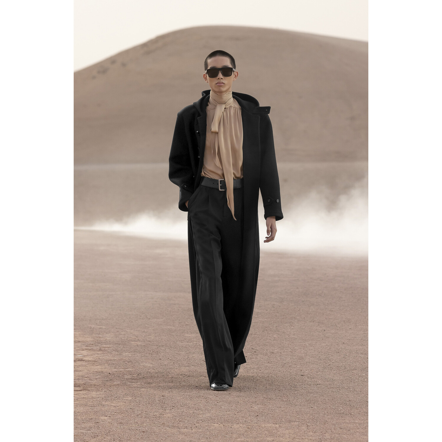 Фото Saint laurent Menswear Spring 2023 / Saint laurent мужская коллекция весна-лето 2023