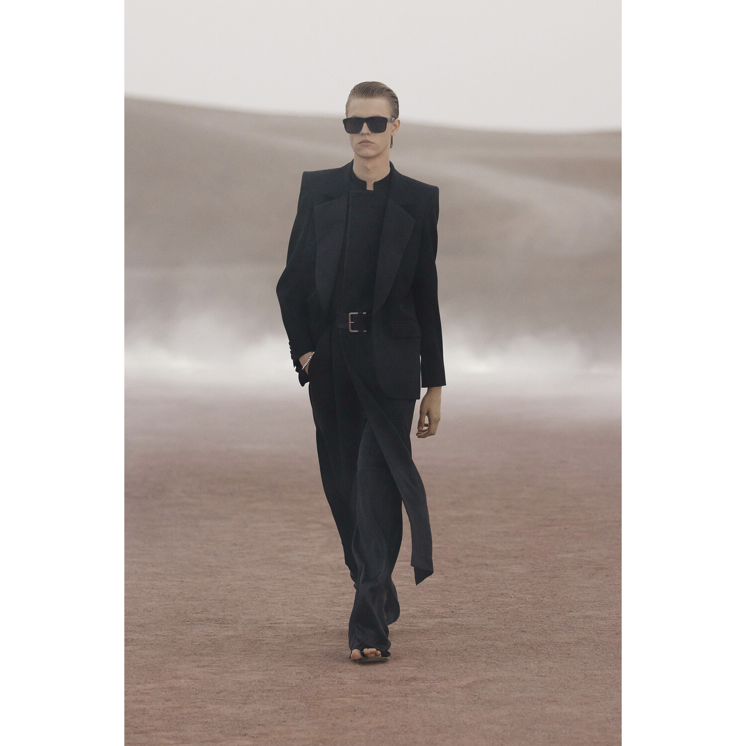 Фото Saint laurent Menswear Spring 2023 / Saint laurent мужская коллекция весна-лето 2023