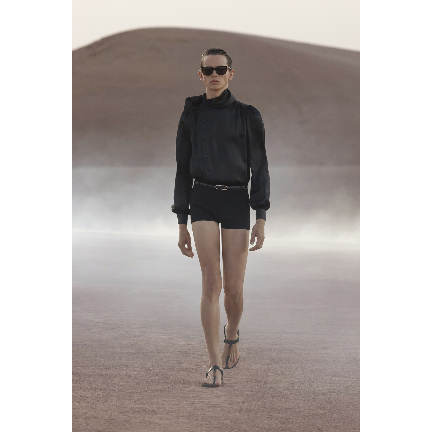 Фото Saint laurent Menswear Spring 2023 / Saint laurent мужская коллекция весна-лето 2023