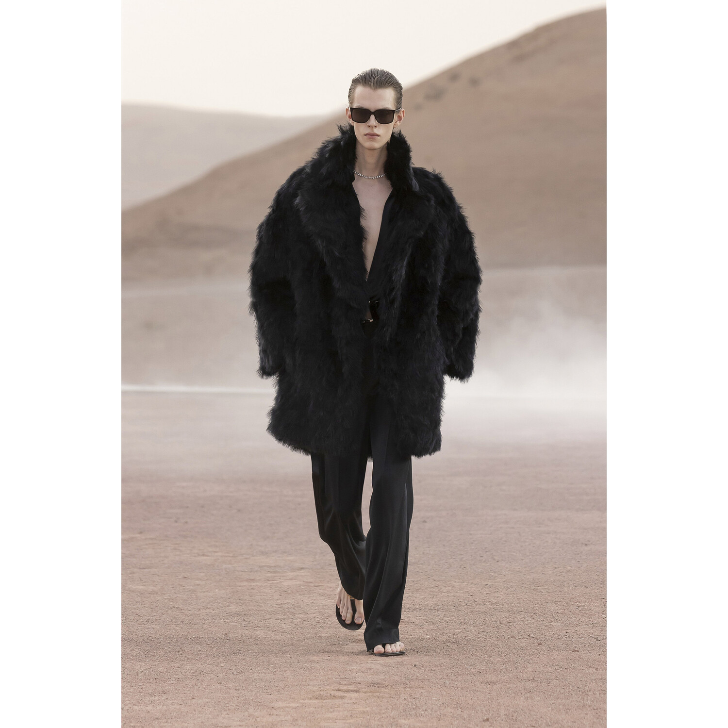 Фото Saint laurent Menswear Spring 2023 / Saint laurent мужская коллекция весна-лето 2023