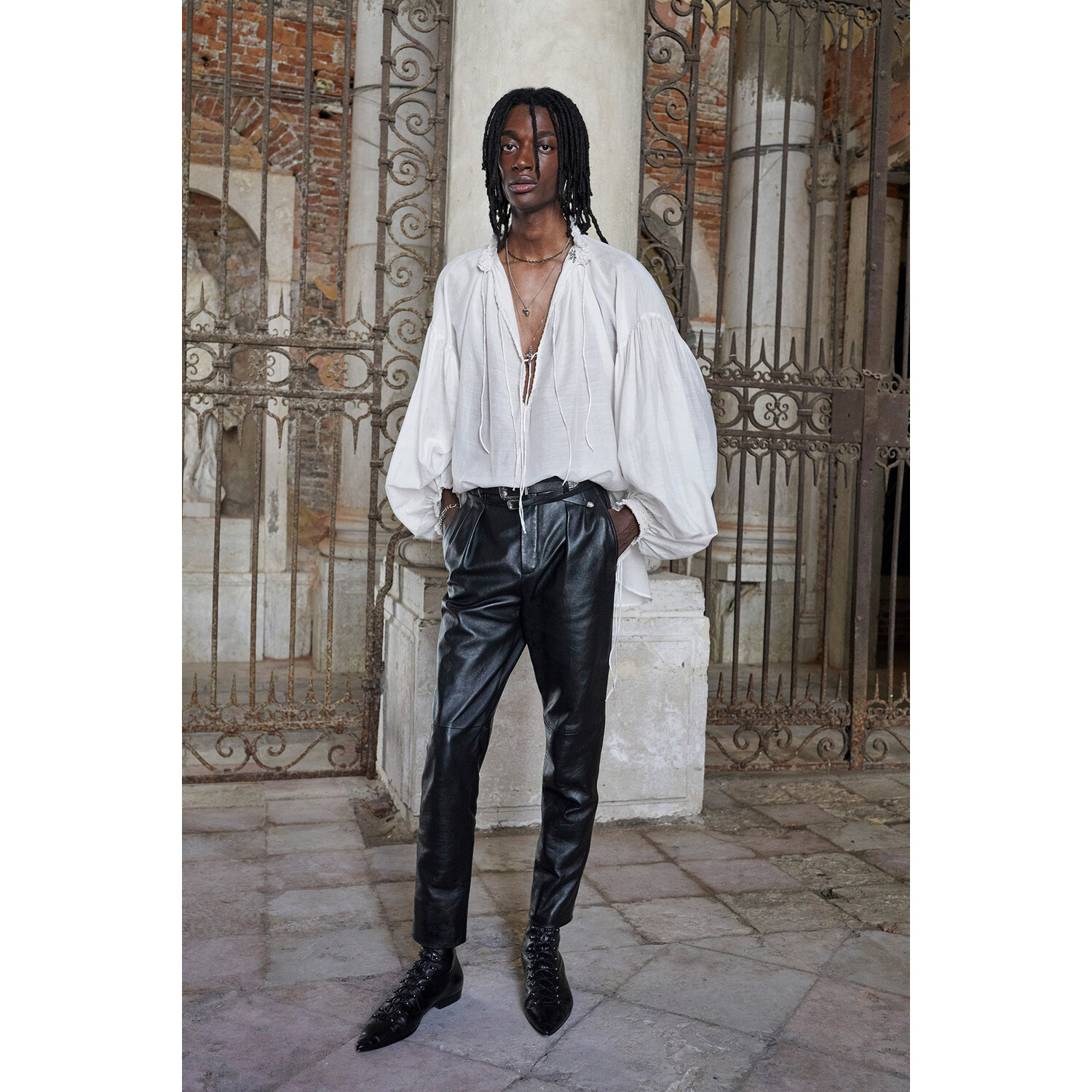 Фото Saint Laurent мужская коллекция весна-лето 2022 / Saint Laurent Mens Spring 2022