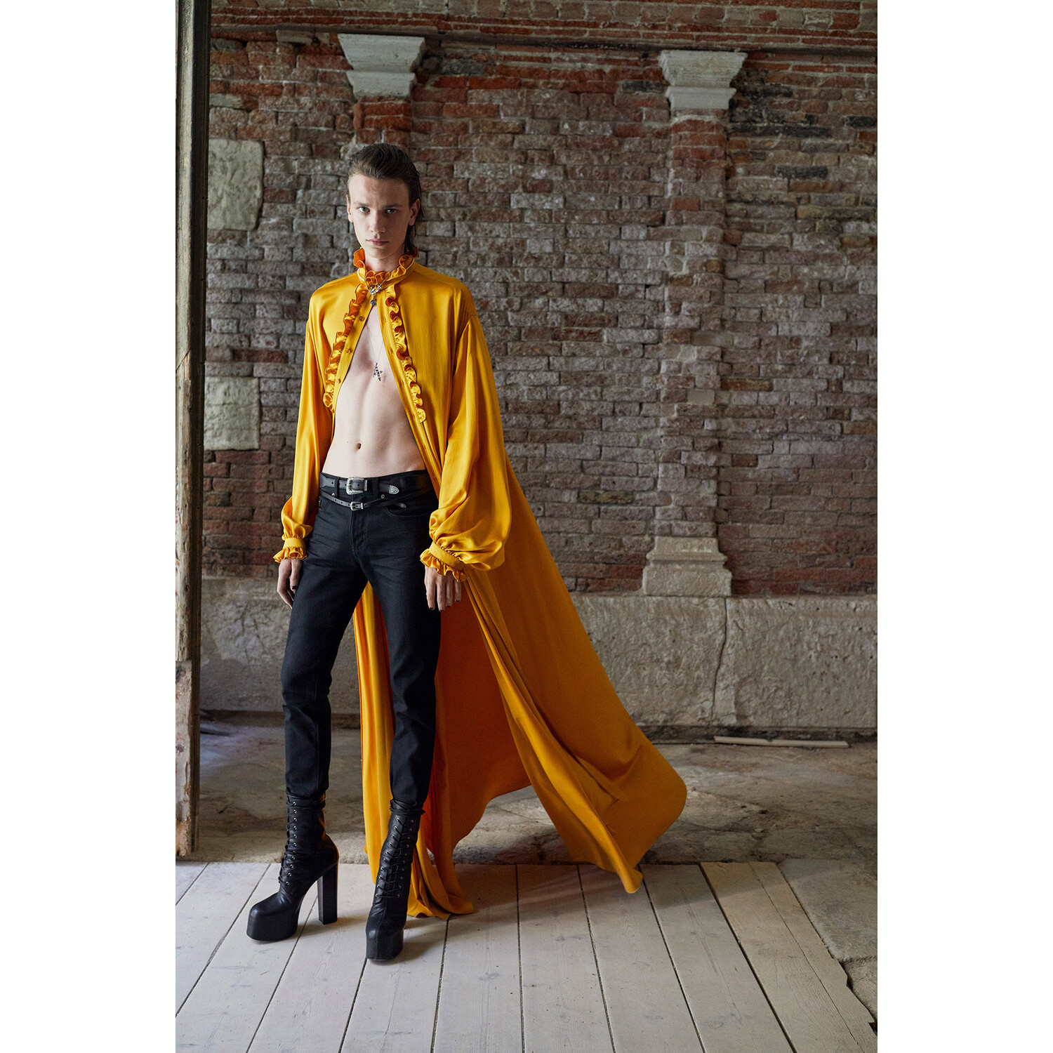 Фото Saint Laurent мужская коллекция весна-лето 2022 / Saint Laurent Mens Spring 2022