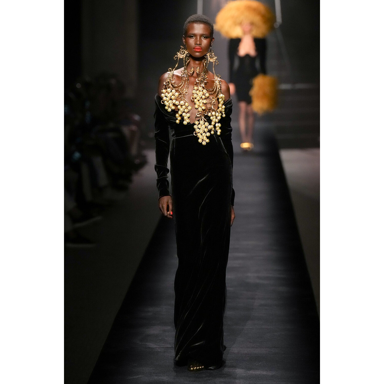 Фото Schiaparelli Couture коллекция осень 2022 / Schiaparelli Couture Fall 2022