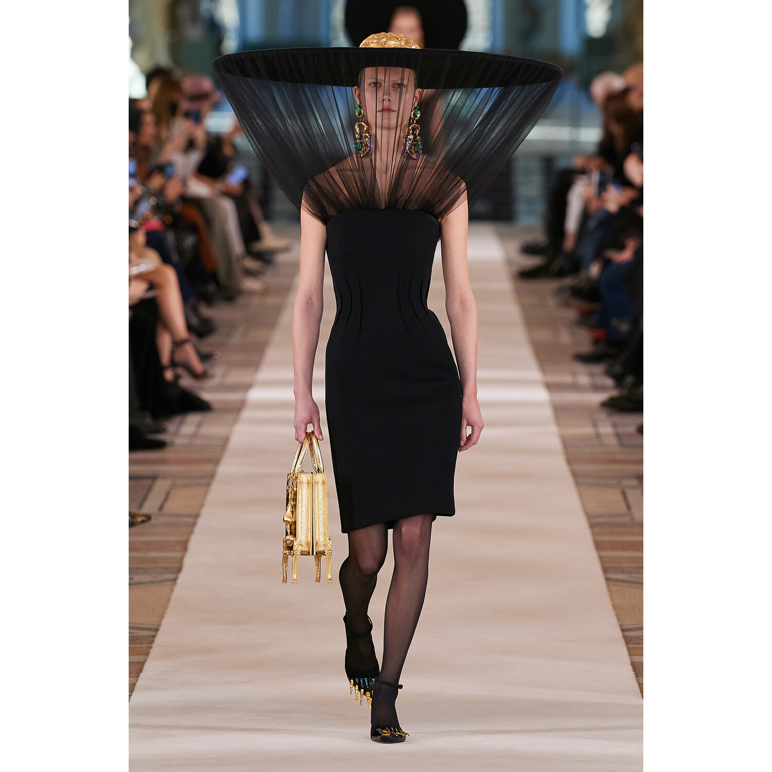 Фото Schiaparelli Couture Spring 2022 Collection / Schiaparelli Couture весна-лето 2022