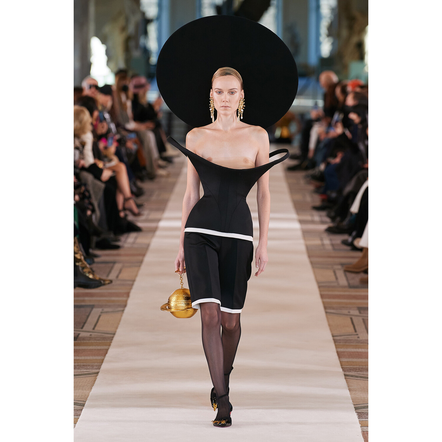 Фото Schiaparelli Couture Spring 2022 Collection / Schiaparelli Couture весна-лето 2022